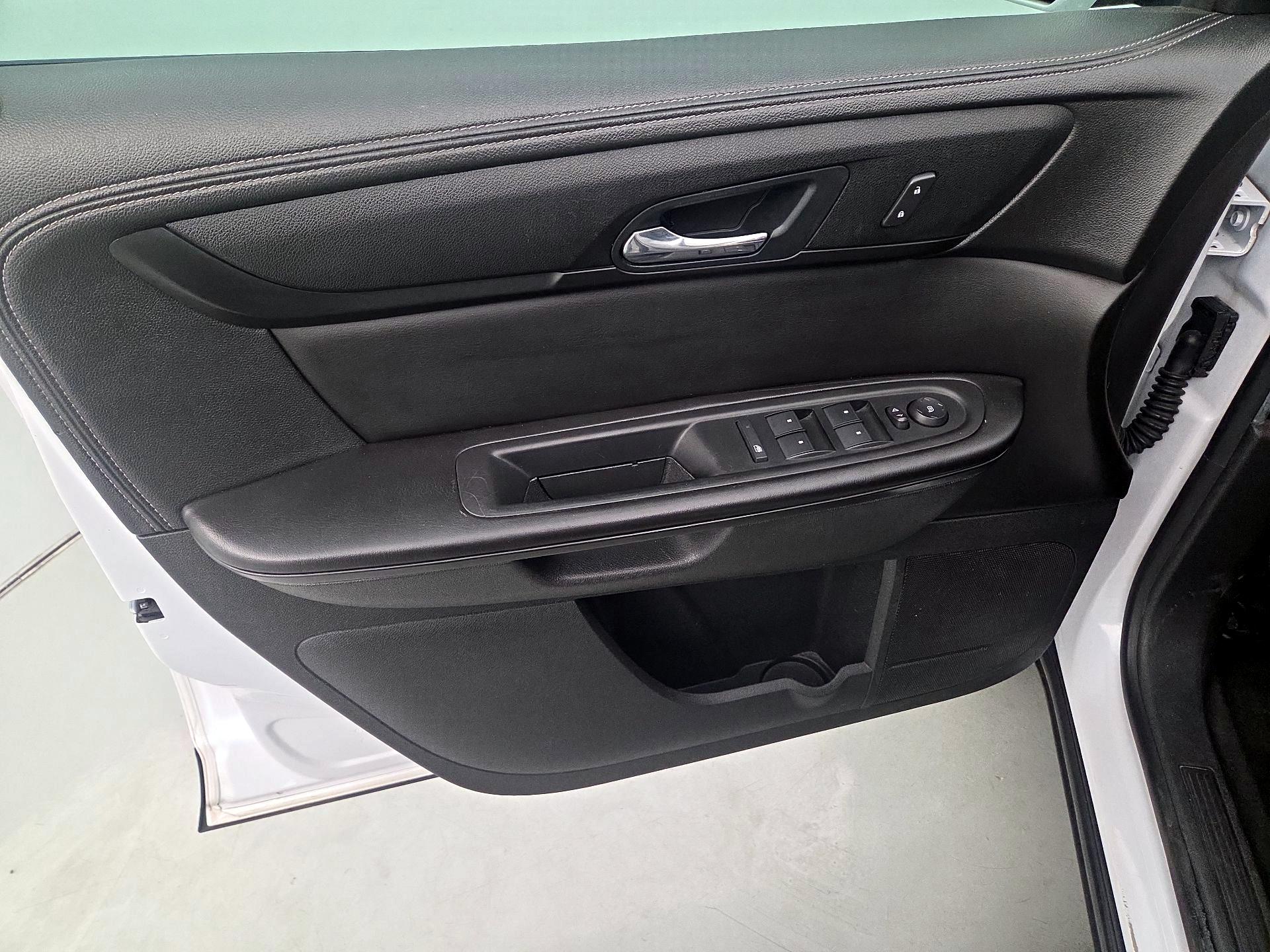 Thumbnail: 2016 Chevrolet Traverse - 12