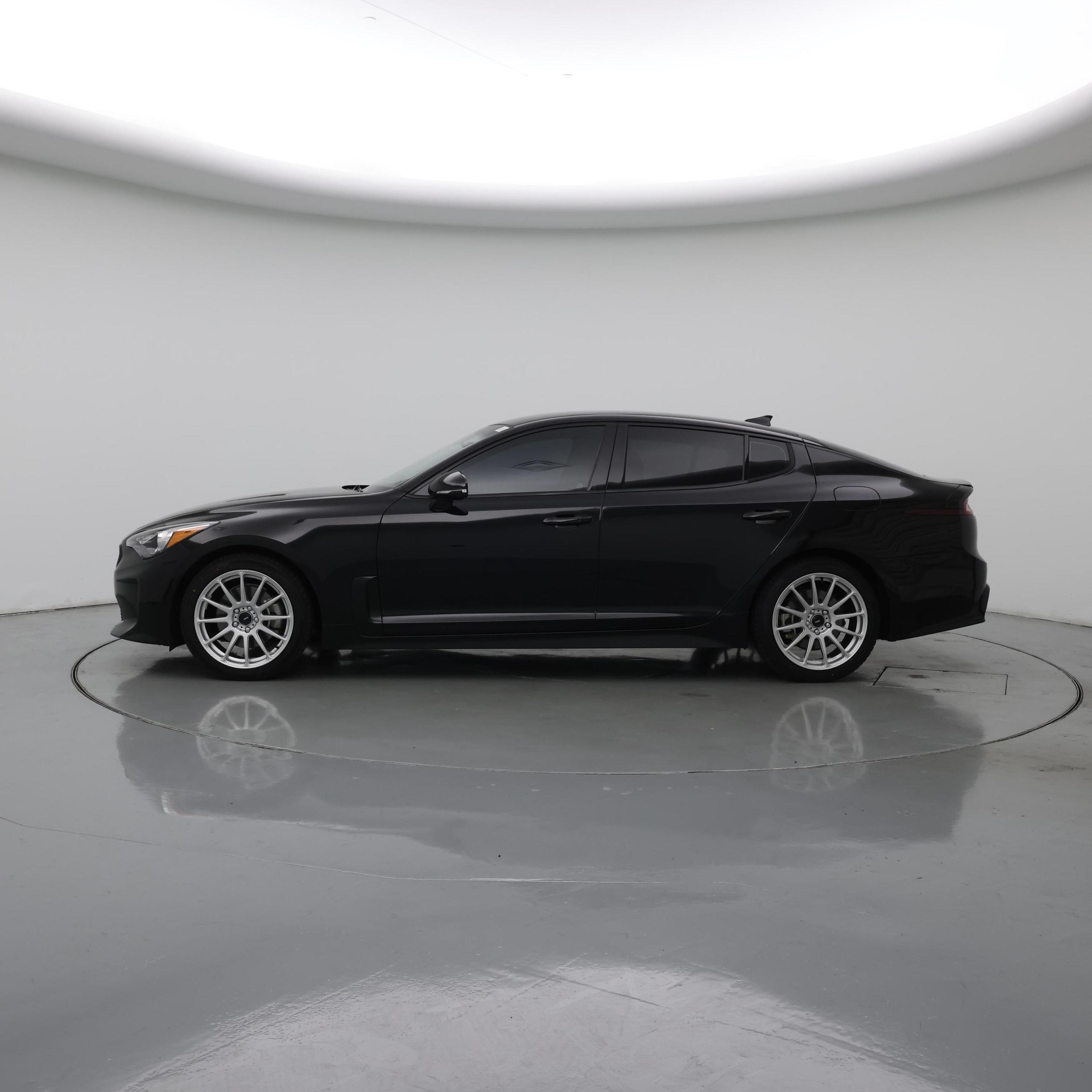 Thumbnail: 2018 Kia Stinger - 3