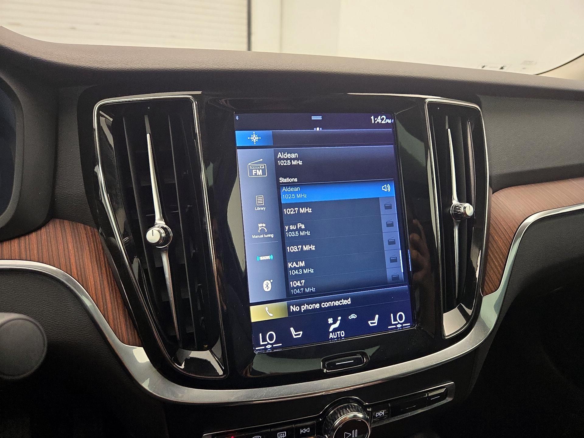 Thumbnail: 2022 Volvo S60 - 13