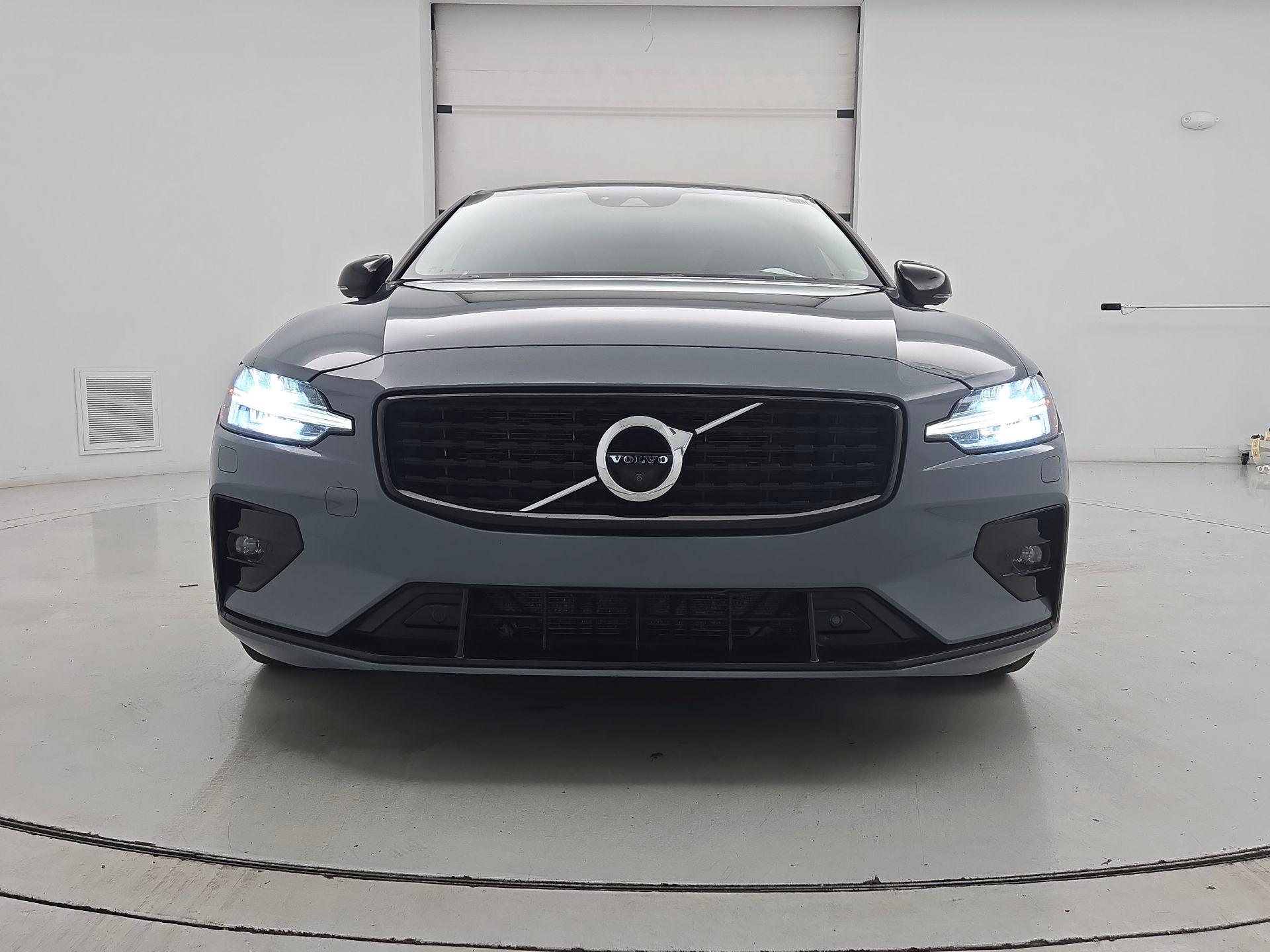 Thumbnail: 2022 Volvo S60 - 2