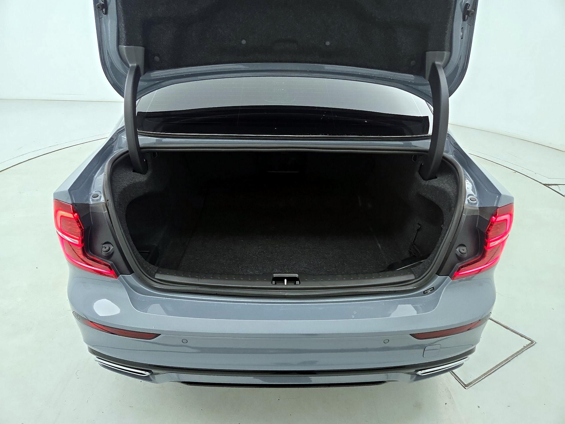 Thumbnail: 2022 Volvo S60 - 19