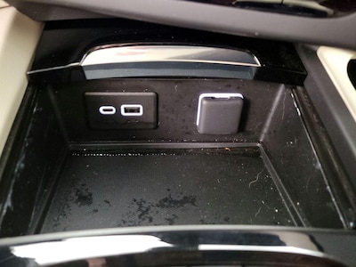 USB/AUX Ports