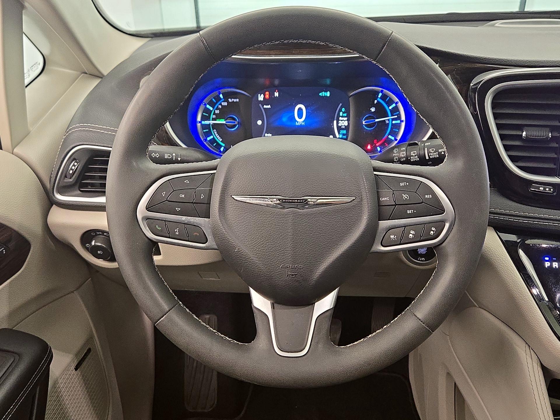 Thumbnail: 2022 Chrysler Pacifica - 10