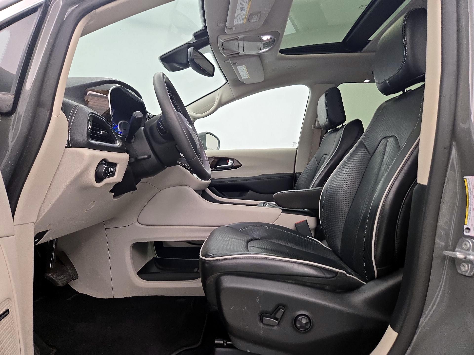 Thumbnail: 2022 Chrysler Pacifica - 11
