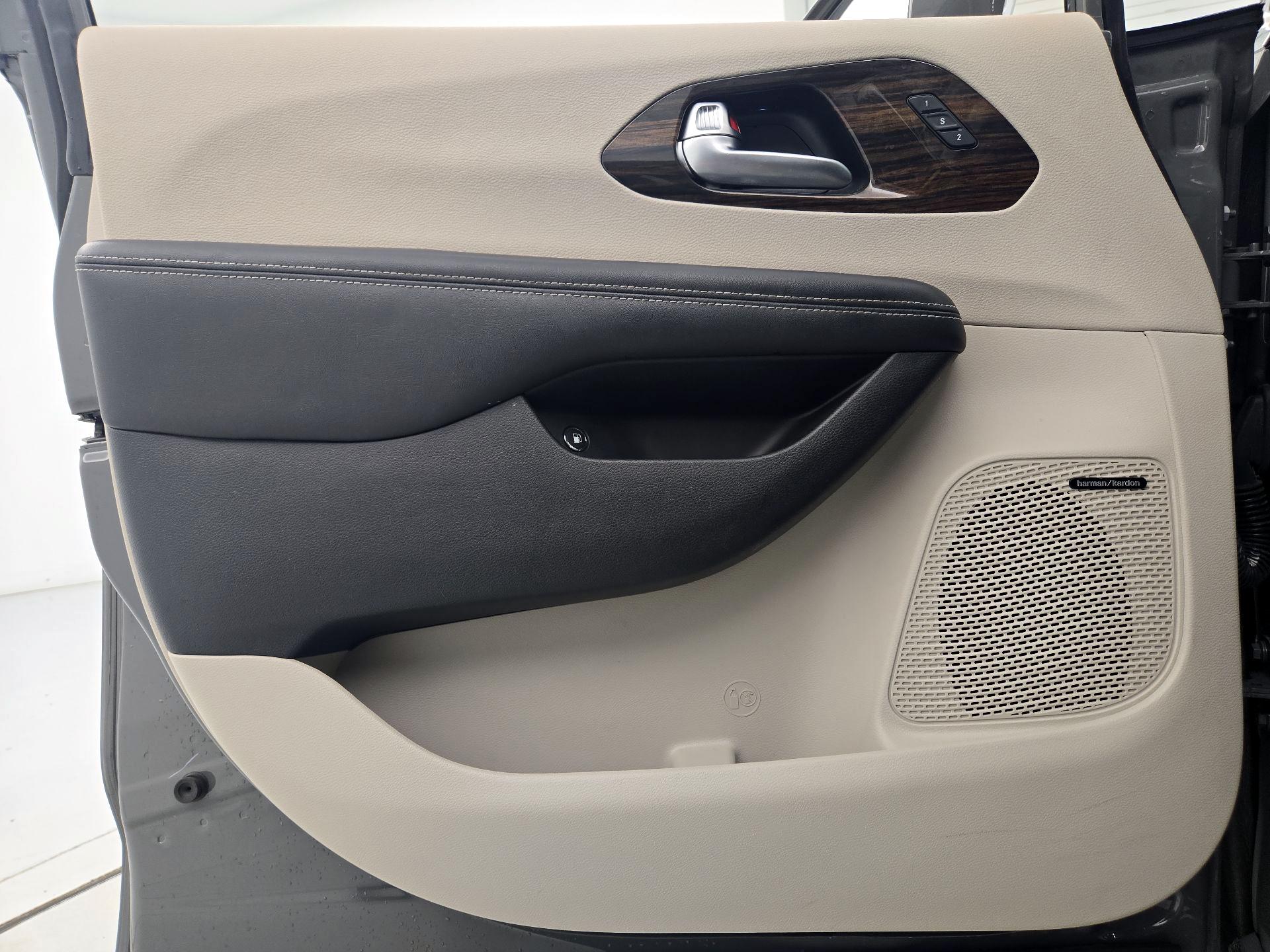 Thumbnail: 2022 Chrysler Pacifica - 12