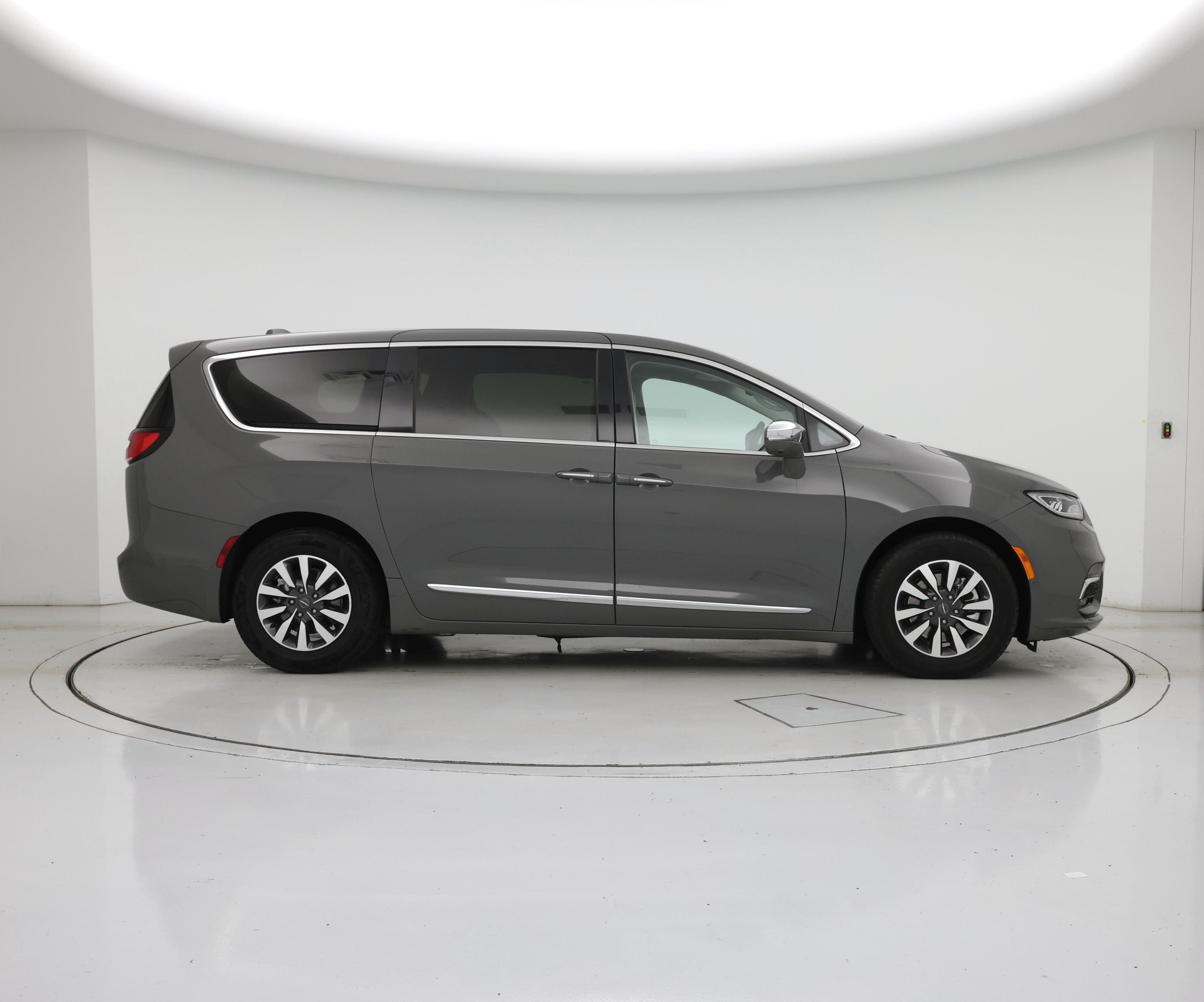Thumbnail: 2022 Chrysler Pacifica - 7