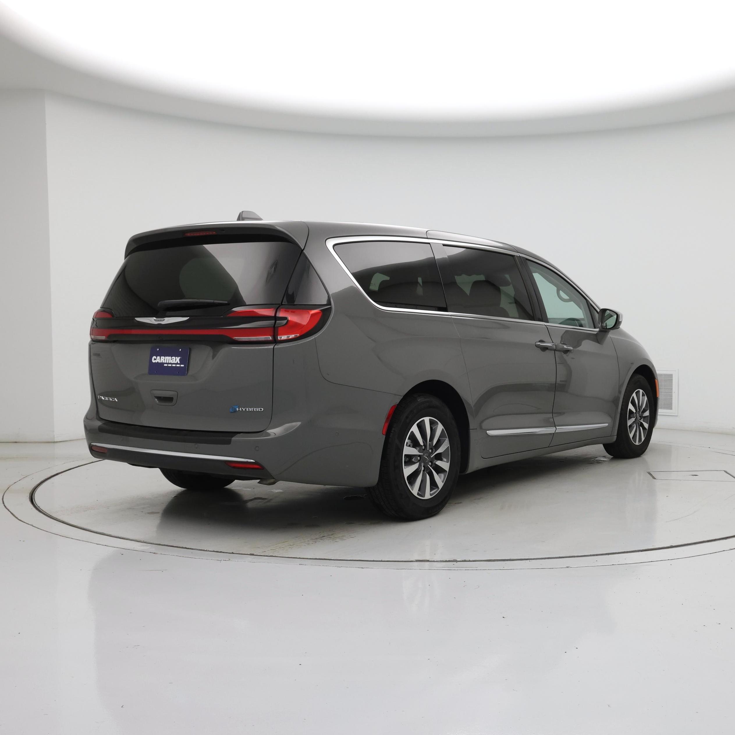 Thumbnail: 2022 Chrysler Pacifica - 8