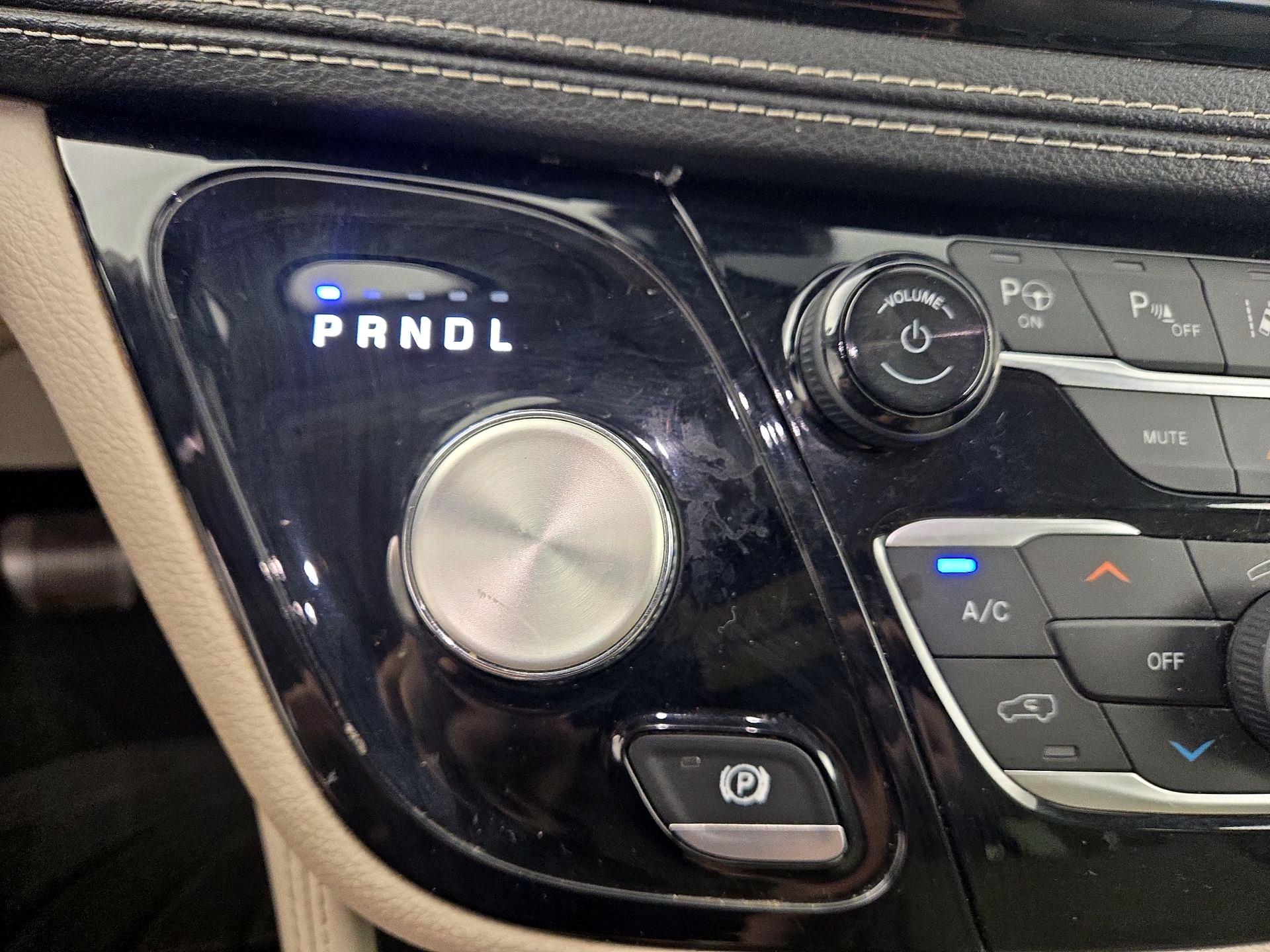 Thumbnail: 2021 Chrysler Pacifica - 18