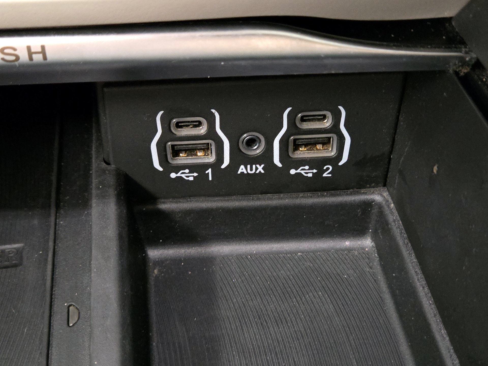 Thumbnail: 2021 Chrysler Pacifica - 19