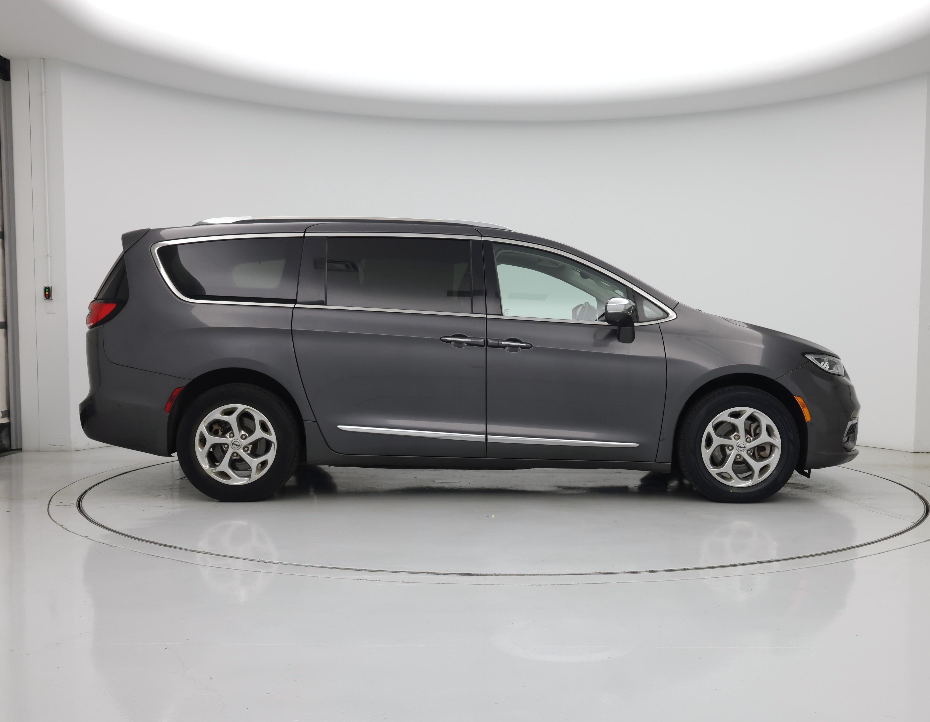 Thumbnail: 2021 Chrysler Pacifica - 7
