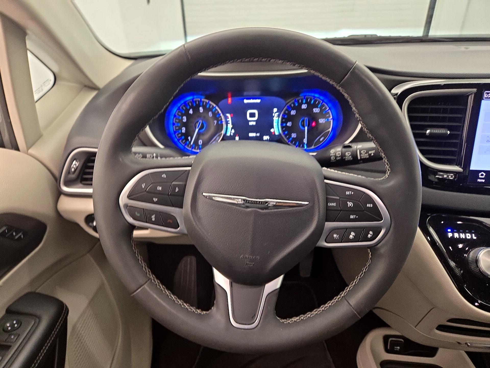 Thumbnail: 2023 Chrysler Pacifica - 10