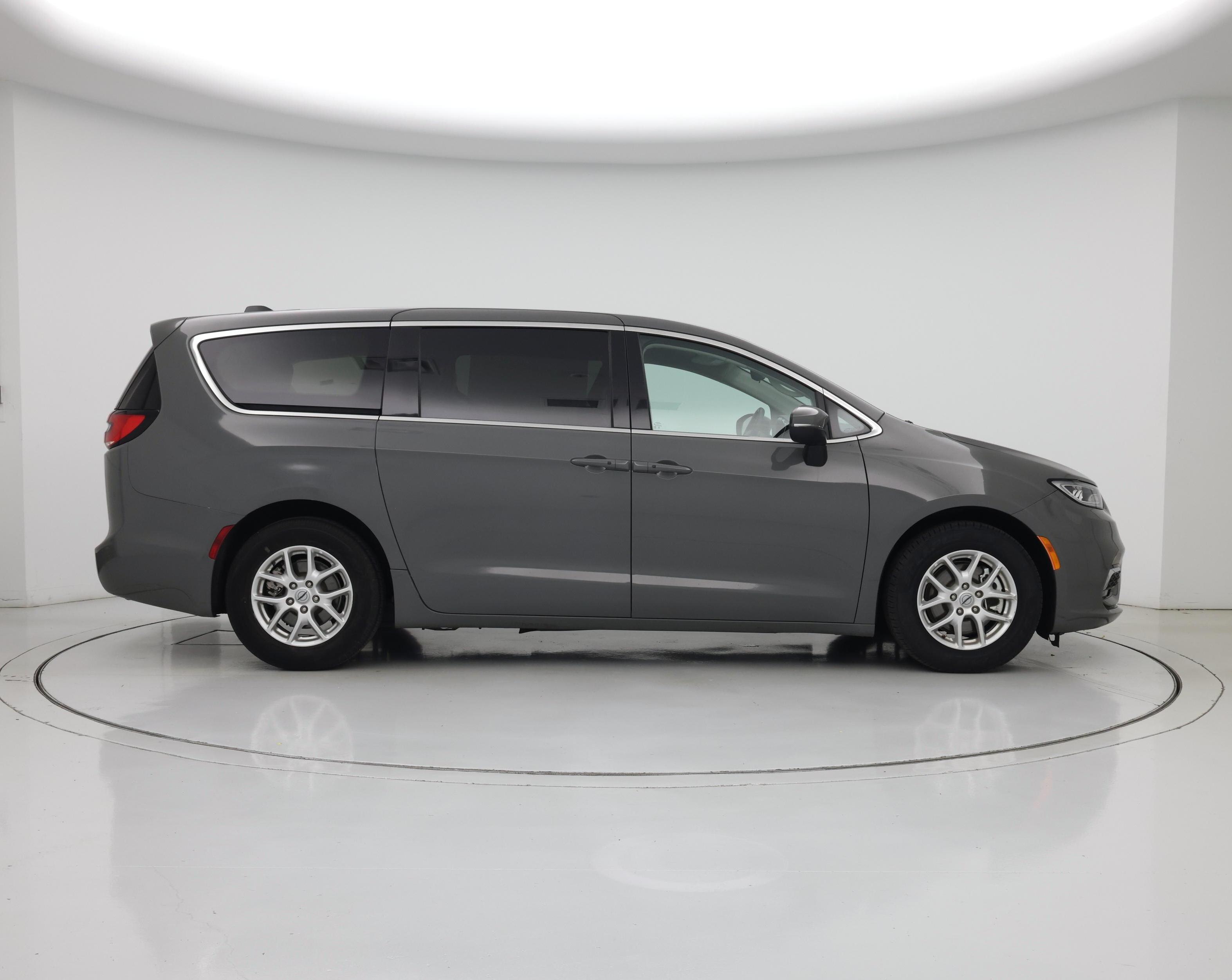 Thumbnail: 2023 Chrysler Pacifica - 7