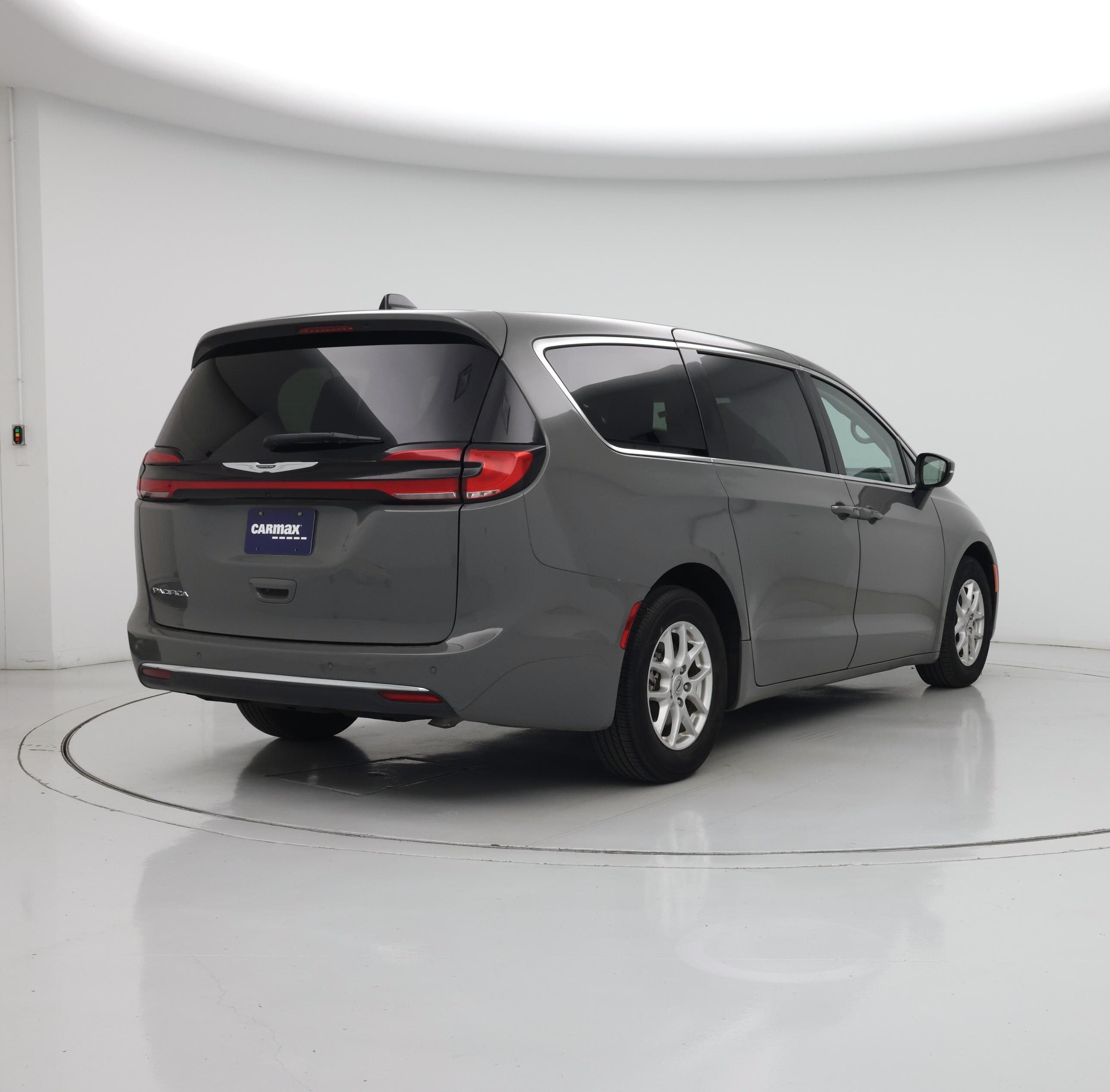 Thumbnail: 2023 Chrysler Pacifica - 8