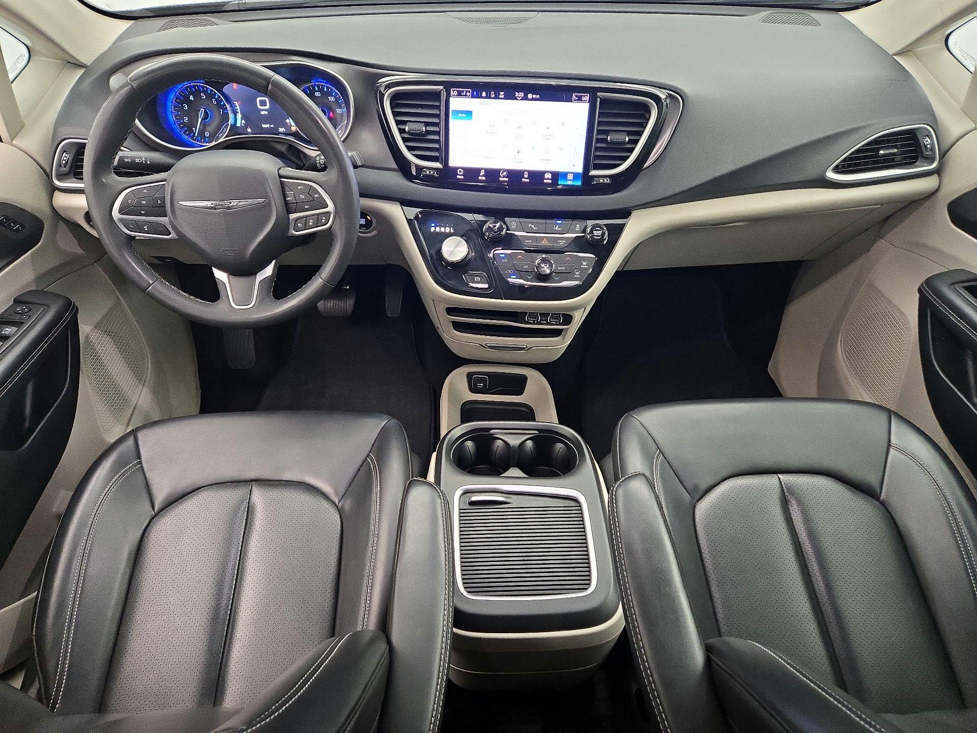Thumbnail: 2023 Chrysler Pacifica - 9