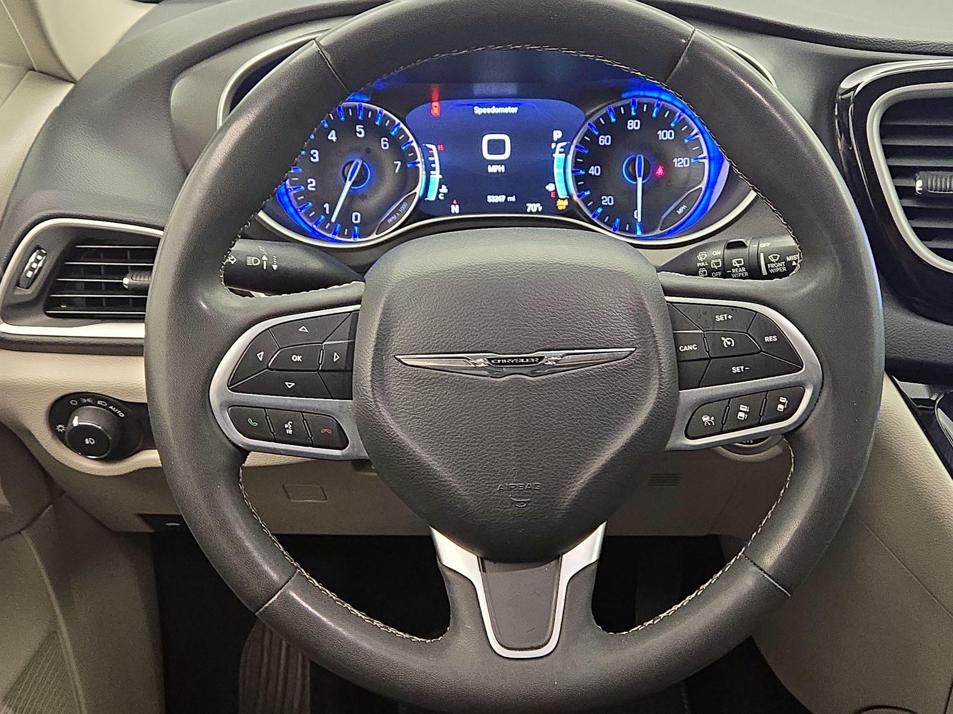 Thumbnail: 2023 Chrysler Pacifica - 10