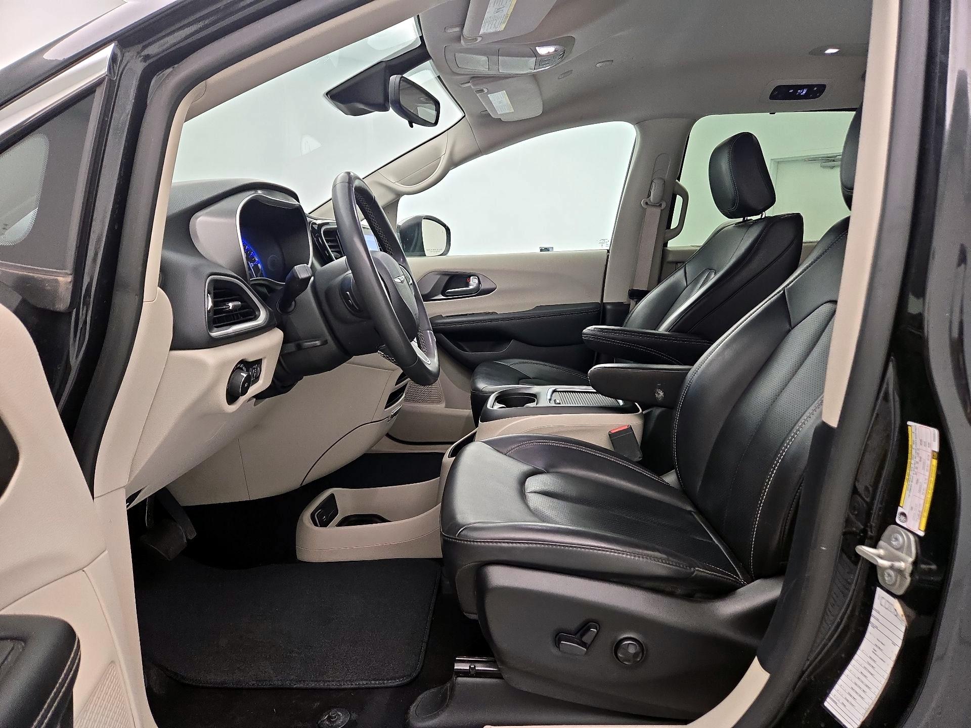 Thumbnail: 2023 Chrysler Pacifica - 11