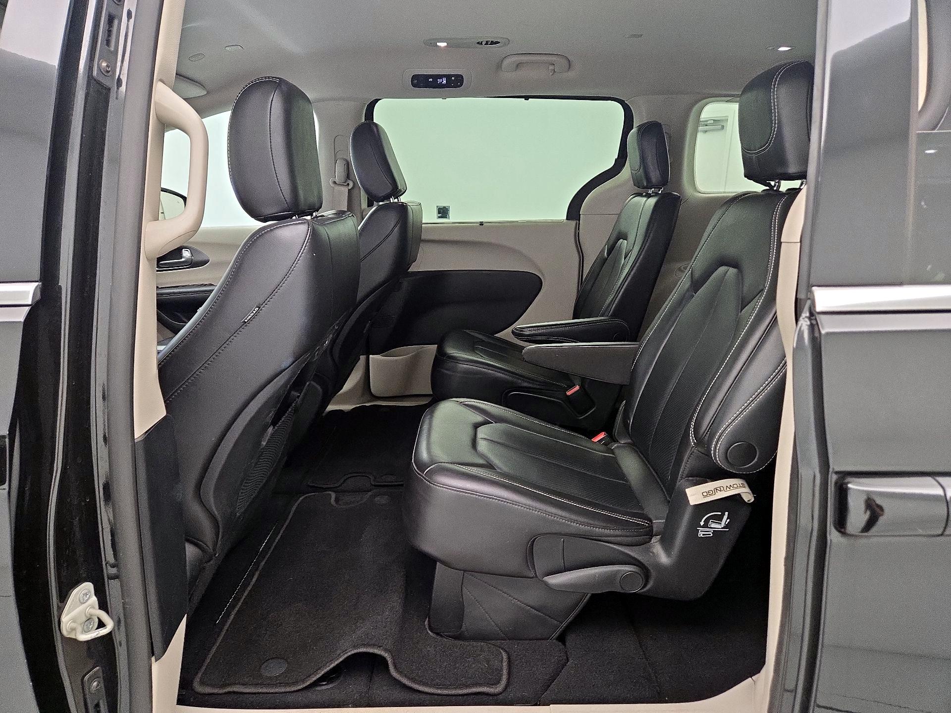 Thumbnail: 2023 Chrysler Pacifica - 19