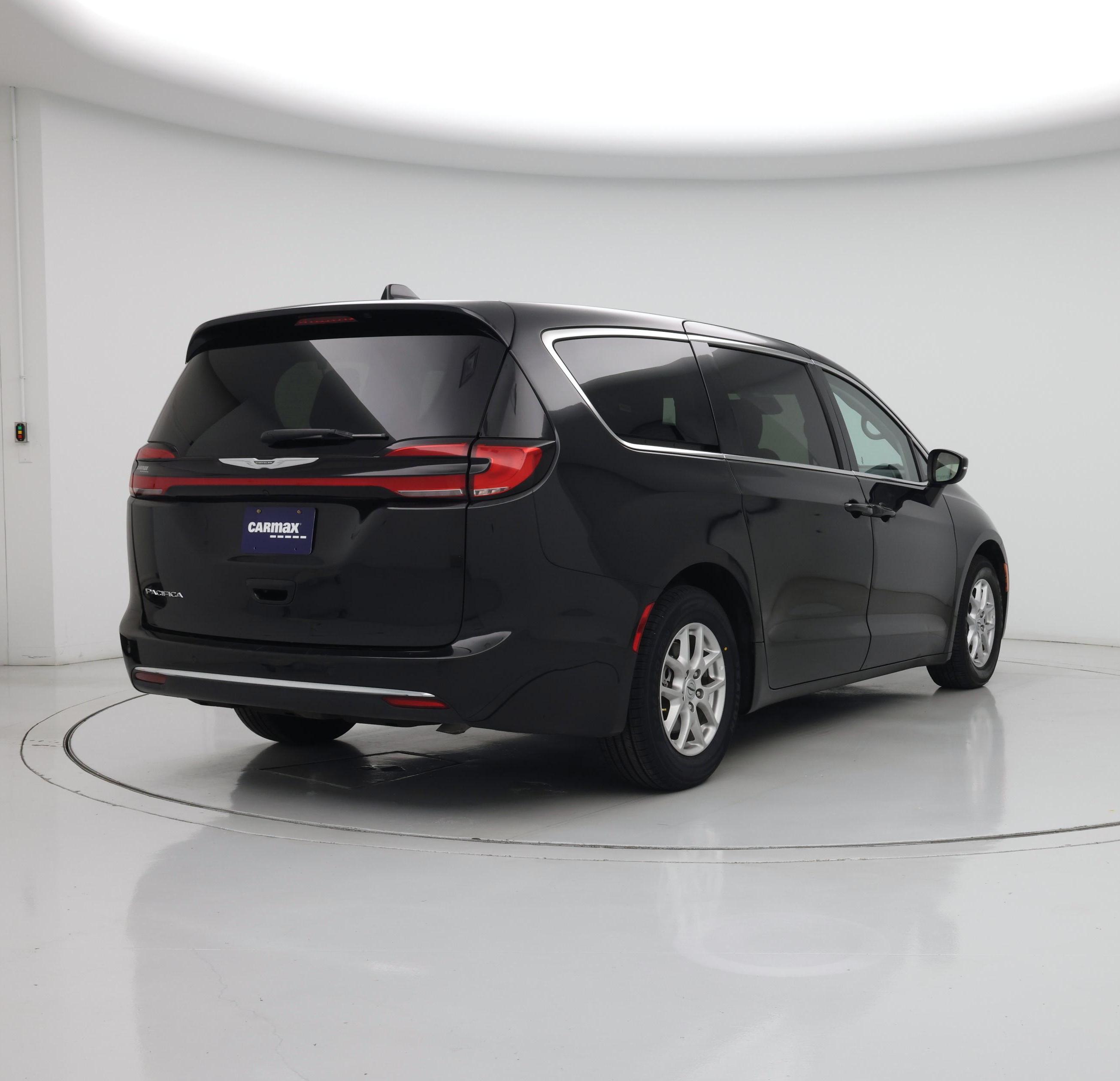 Thumbnail: 2023 Chrysler Pacifica - 8