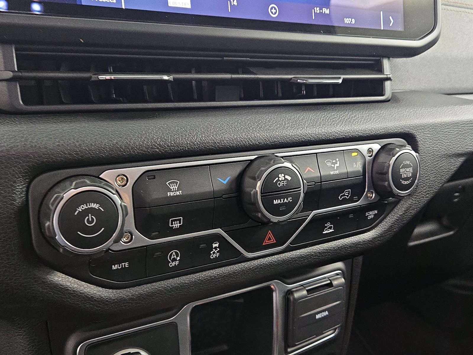 2024 Jeep Wrangler 4-Door Sport - Photo 15