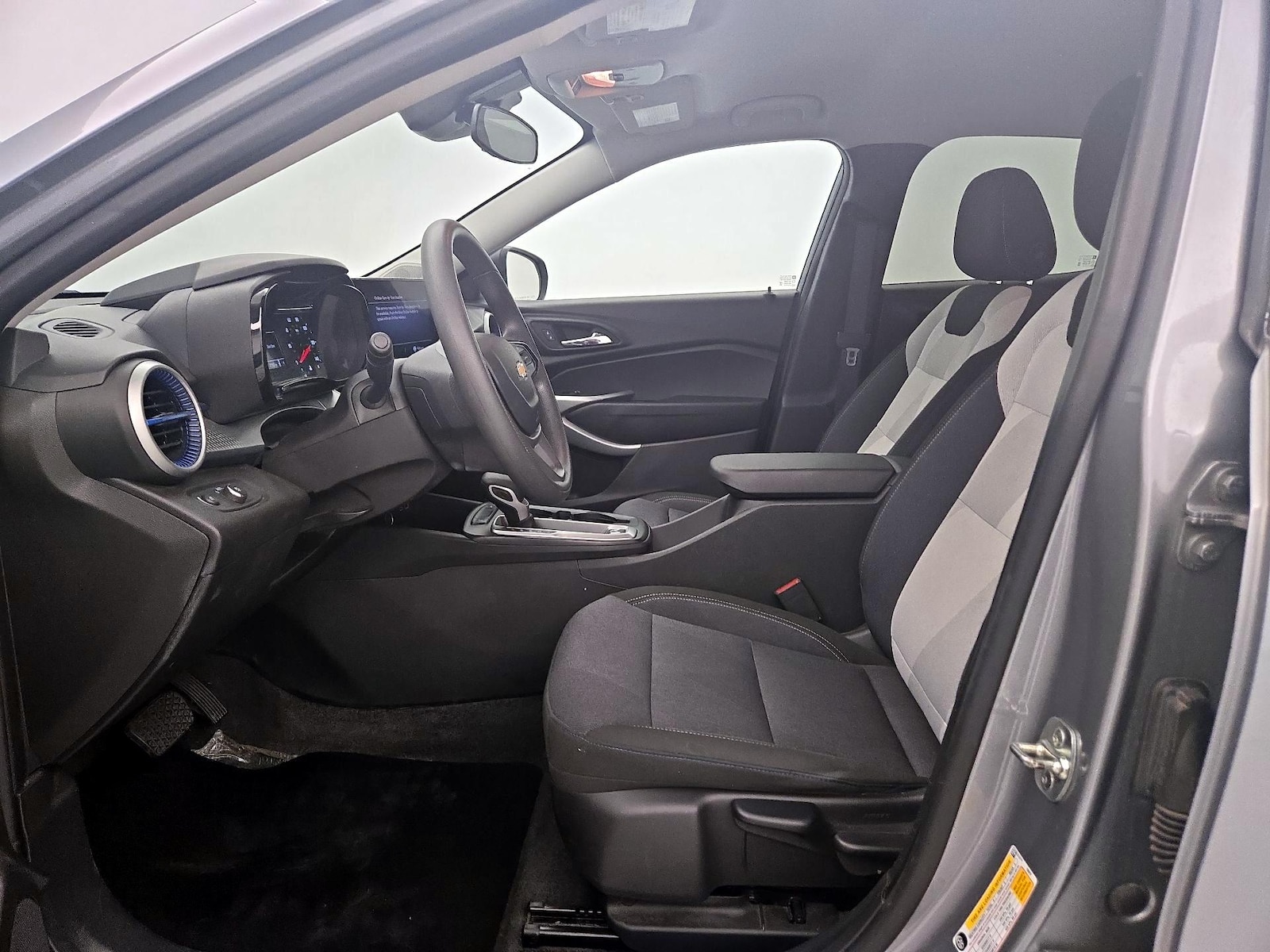2025 Chevrolet Trax LS - Photo 12