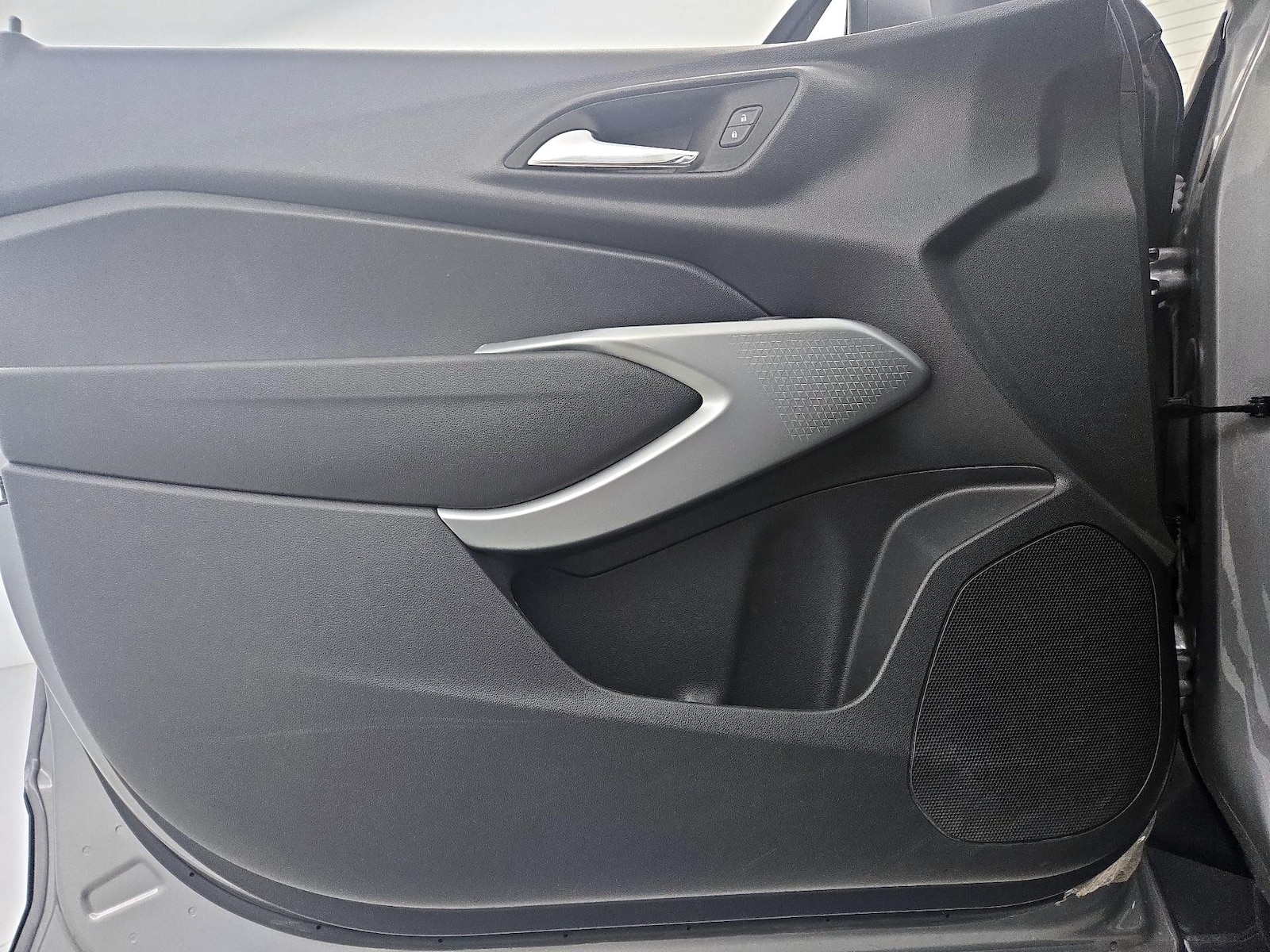 2025 Chevrolet Trax LS - Photo 13
