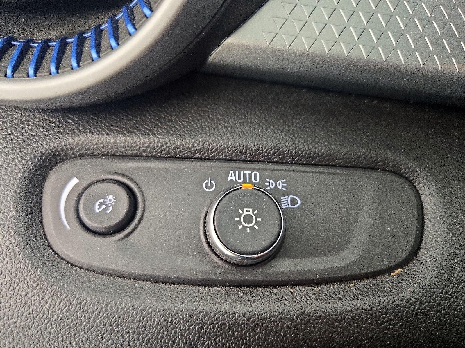 2025 Chevrolet Trax LS - Photo 14