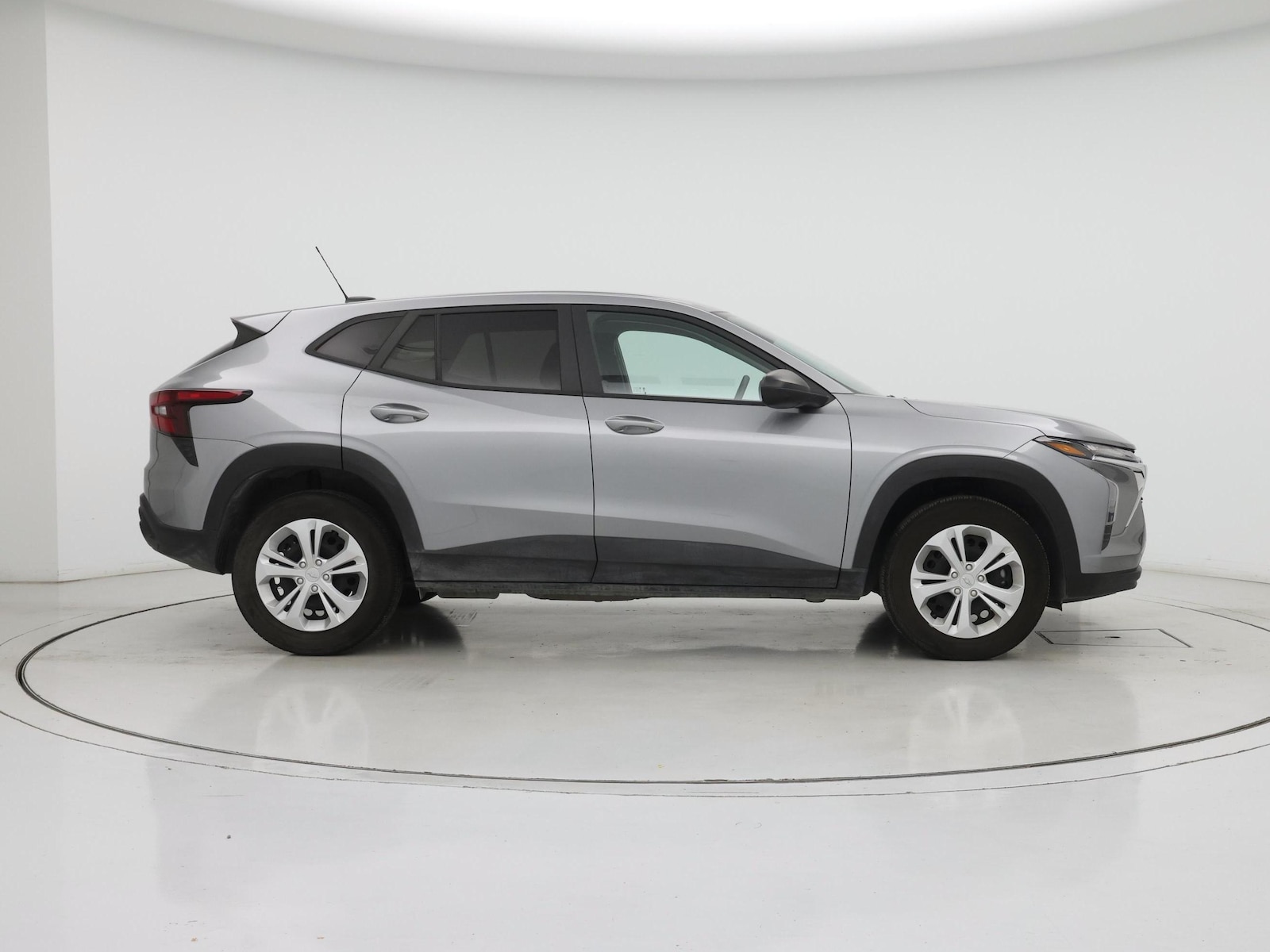 2025 Chevrolet Trax LS - Photo 8