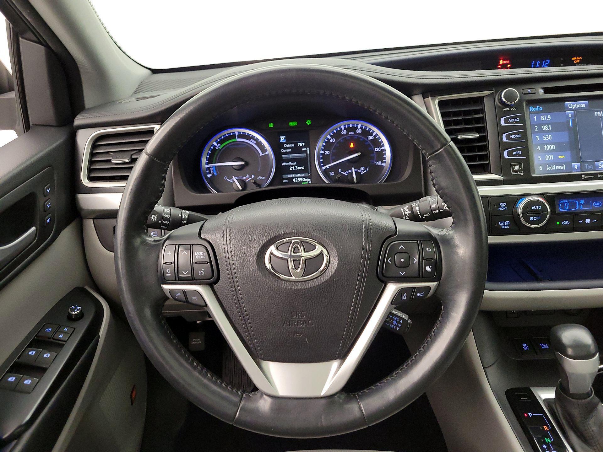 Thumbnail: 2017 Toyota Highlander - 10