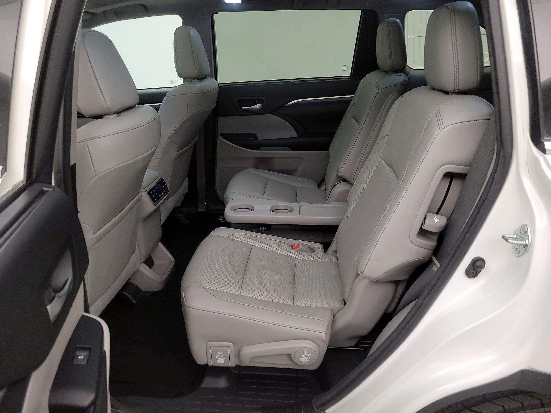 Thumbnail: 2017 Toyota Highlander - 20