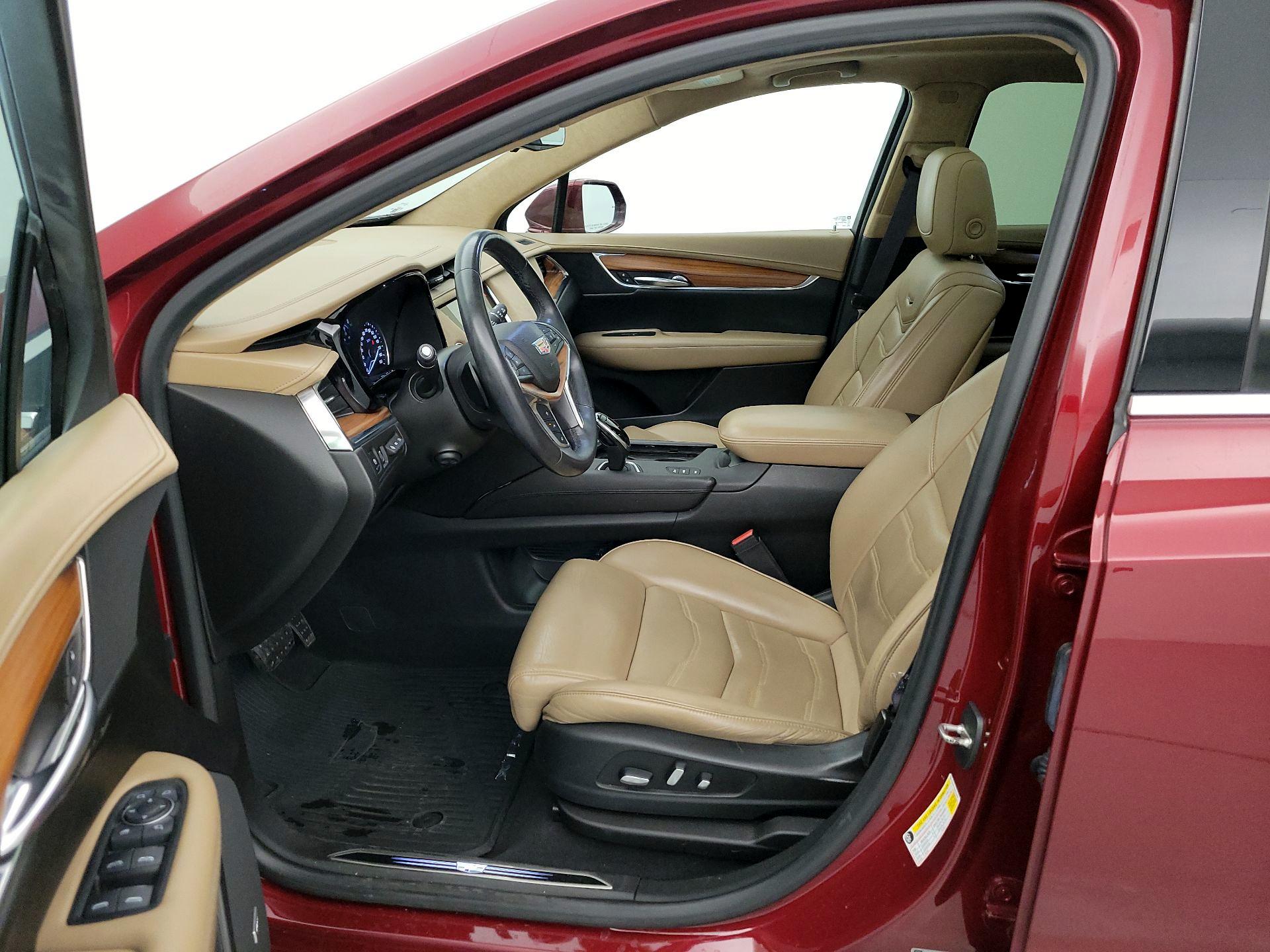 Thumbnail: 2017 Cadillac XT5 - 11