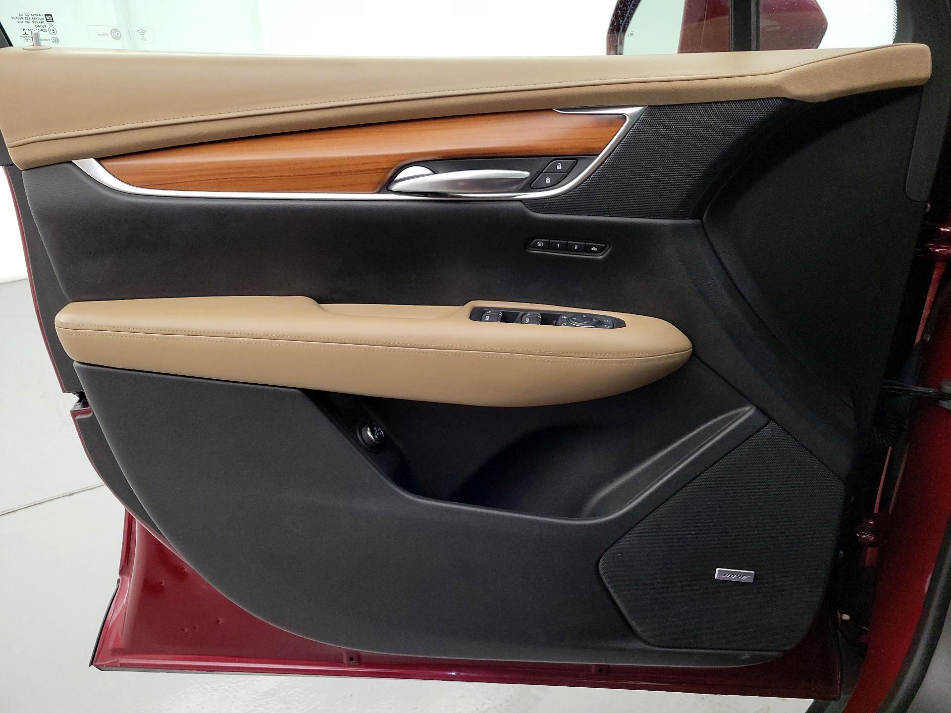 Thumbnail: 2017 Cadillac XT5 - 12