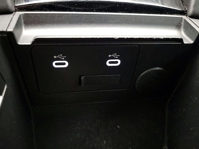 USB/AUX Ports