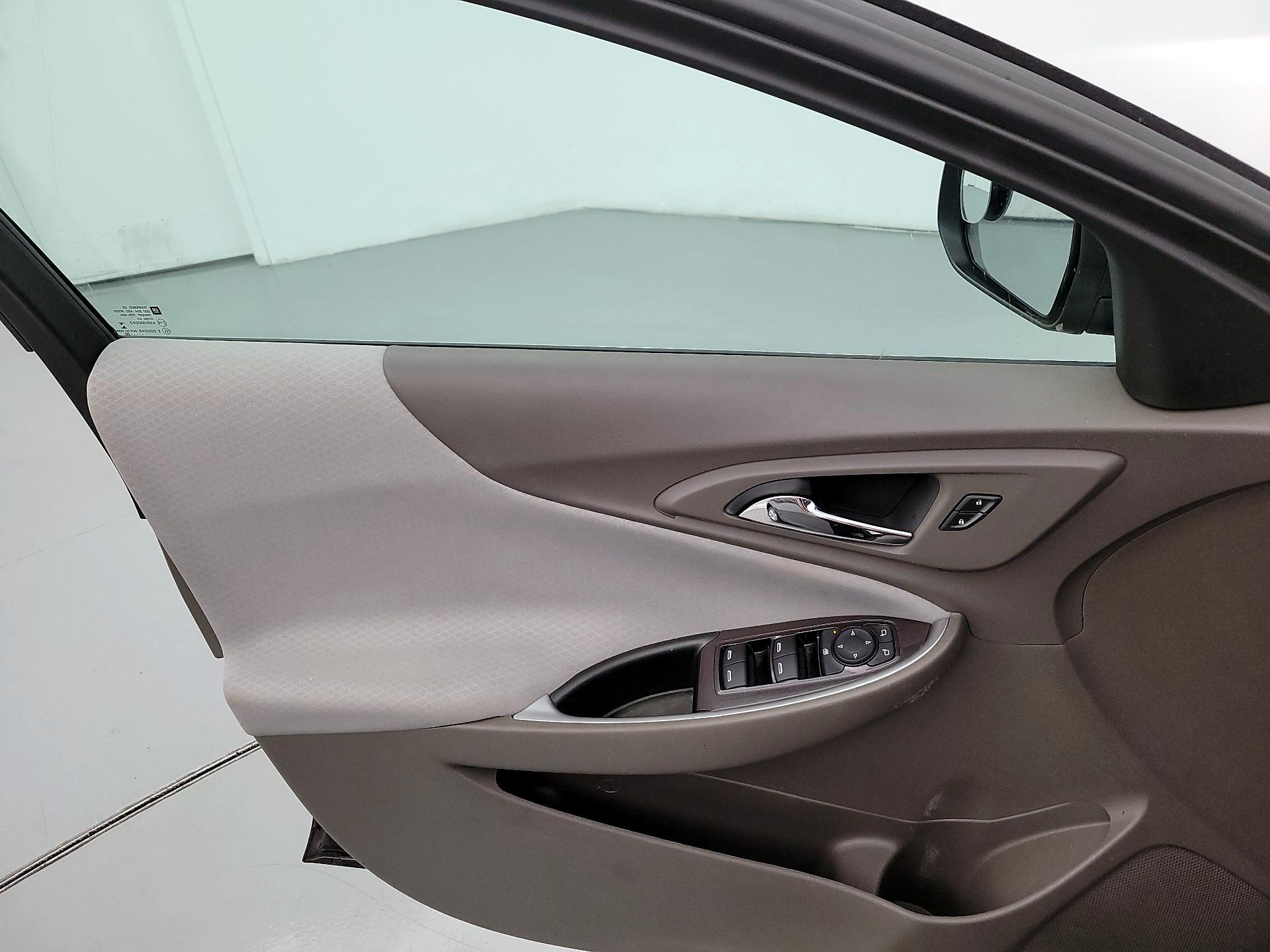 Thumbnail: 2020 Chevrolet Malibu - 12