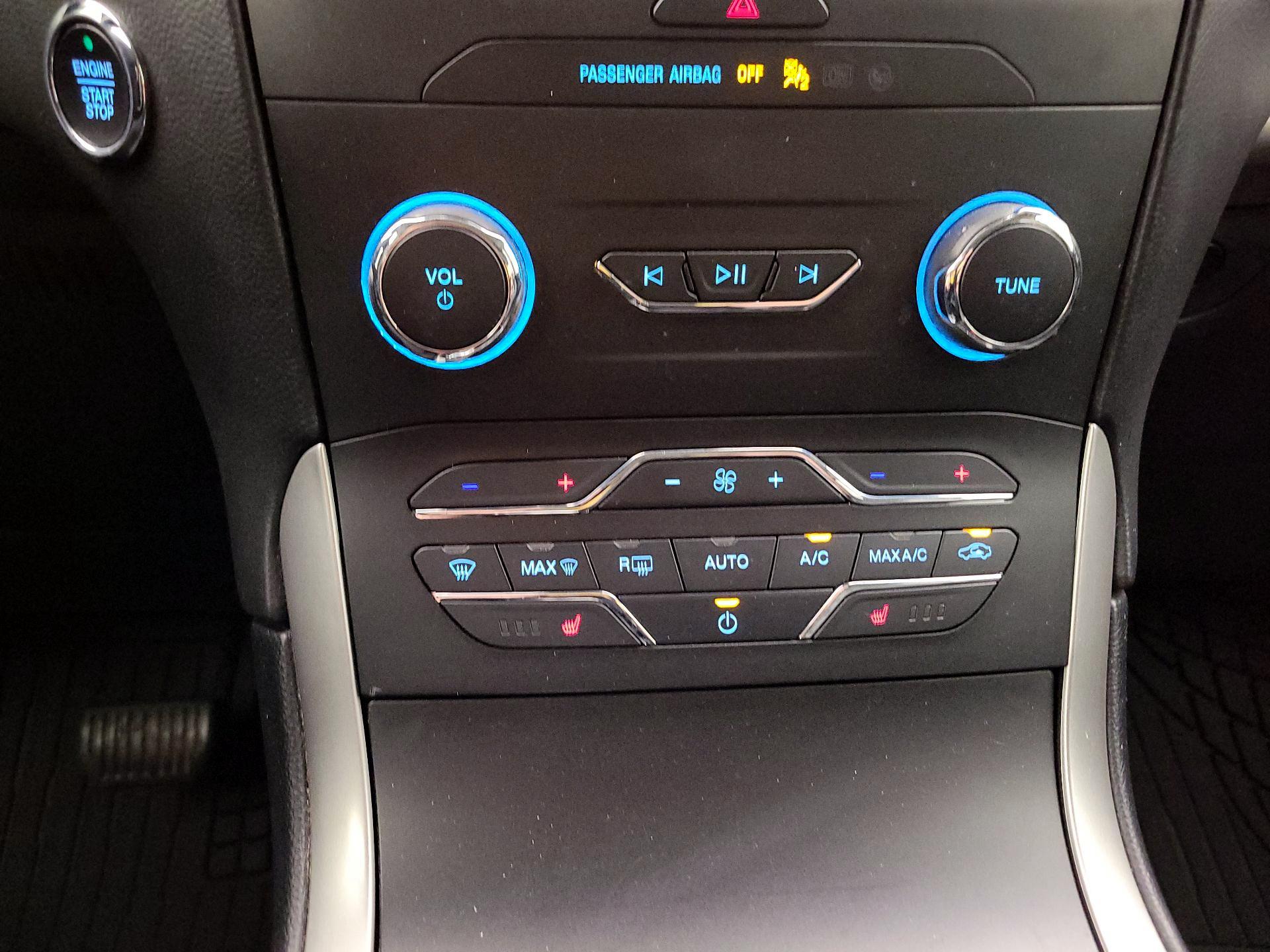 Thumbnail: 2019 Ford Edge - 16