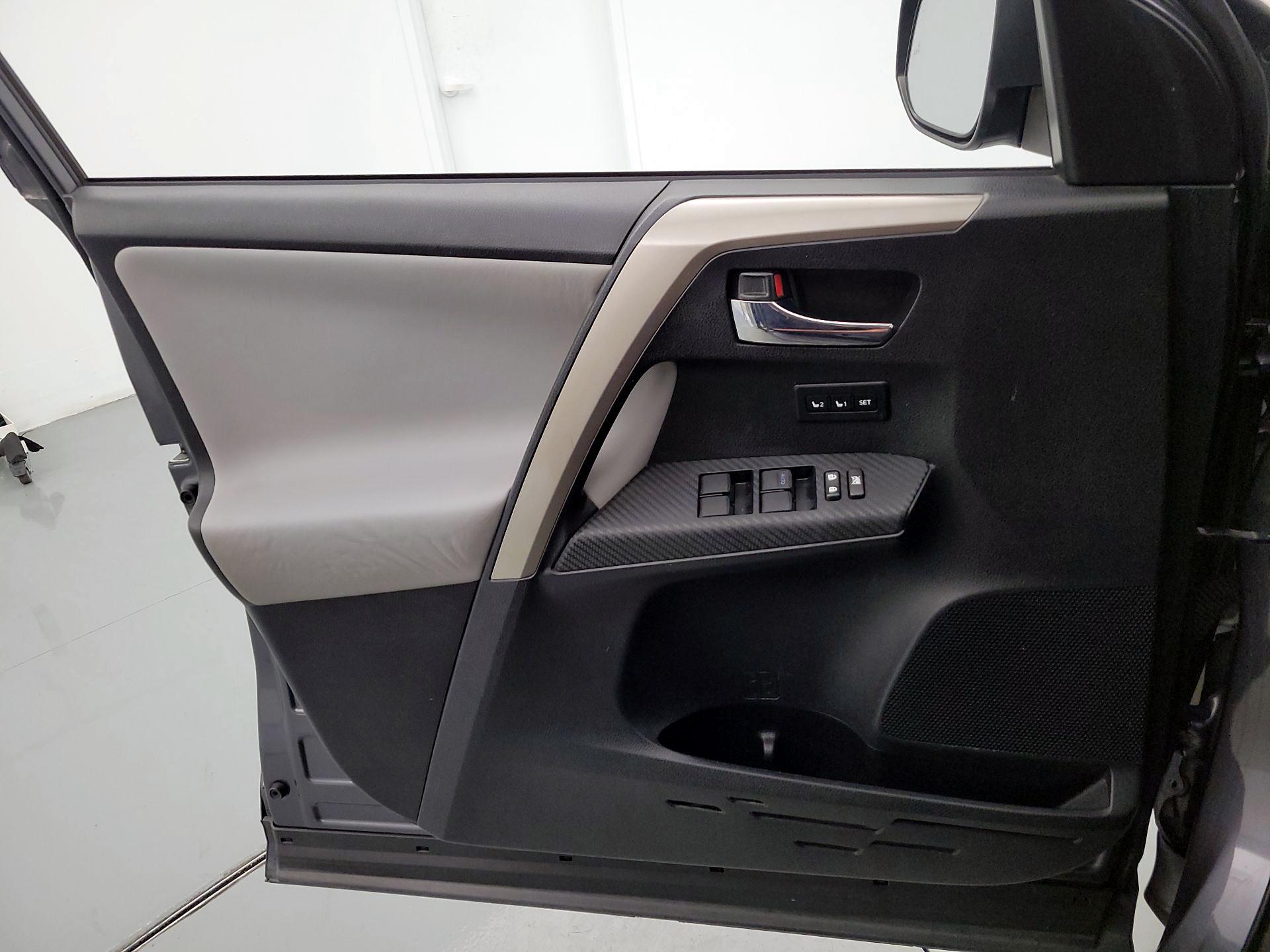 Thumbnail: 2015 Toyota RAV4 - 12