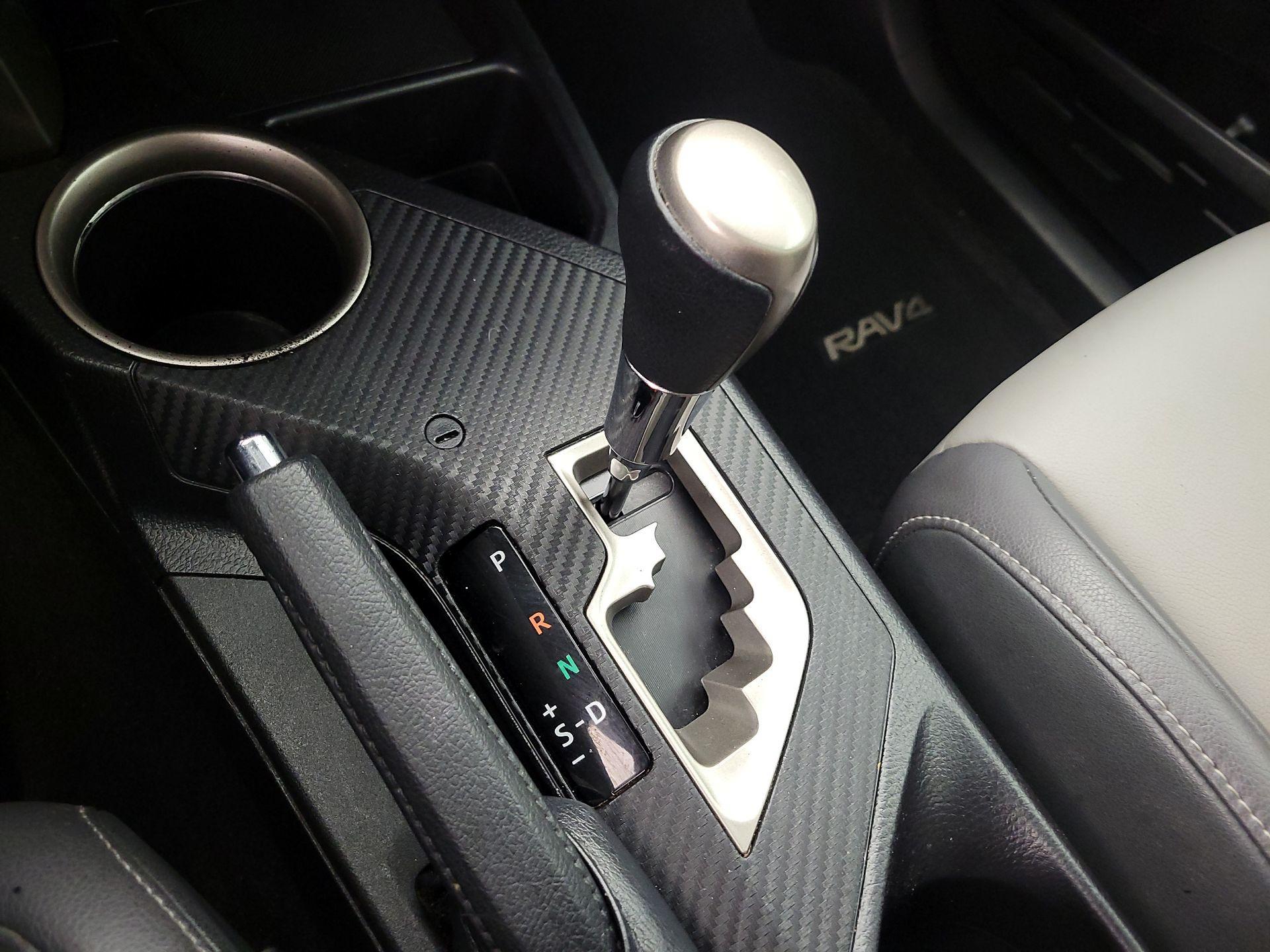 Thumbnail: 2015 Toyota RAV4 - 18