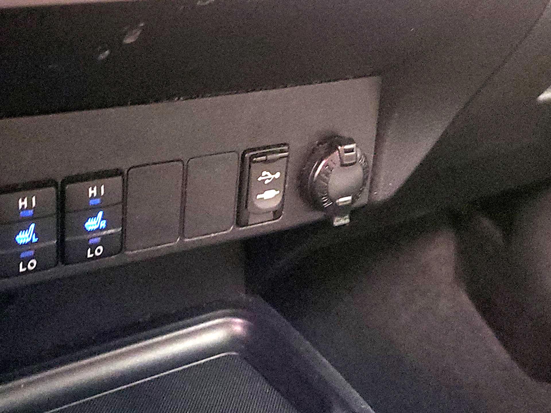 Thumbnail: 2015 Toyota RAV4 - 19