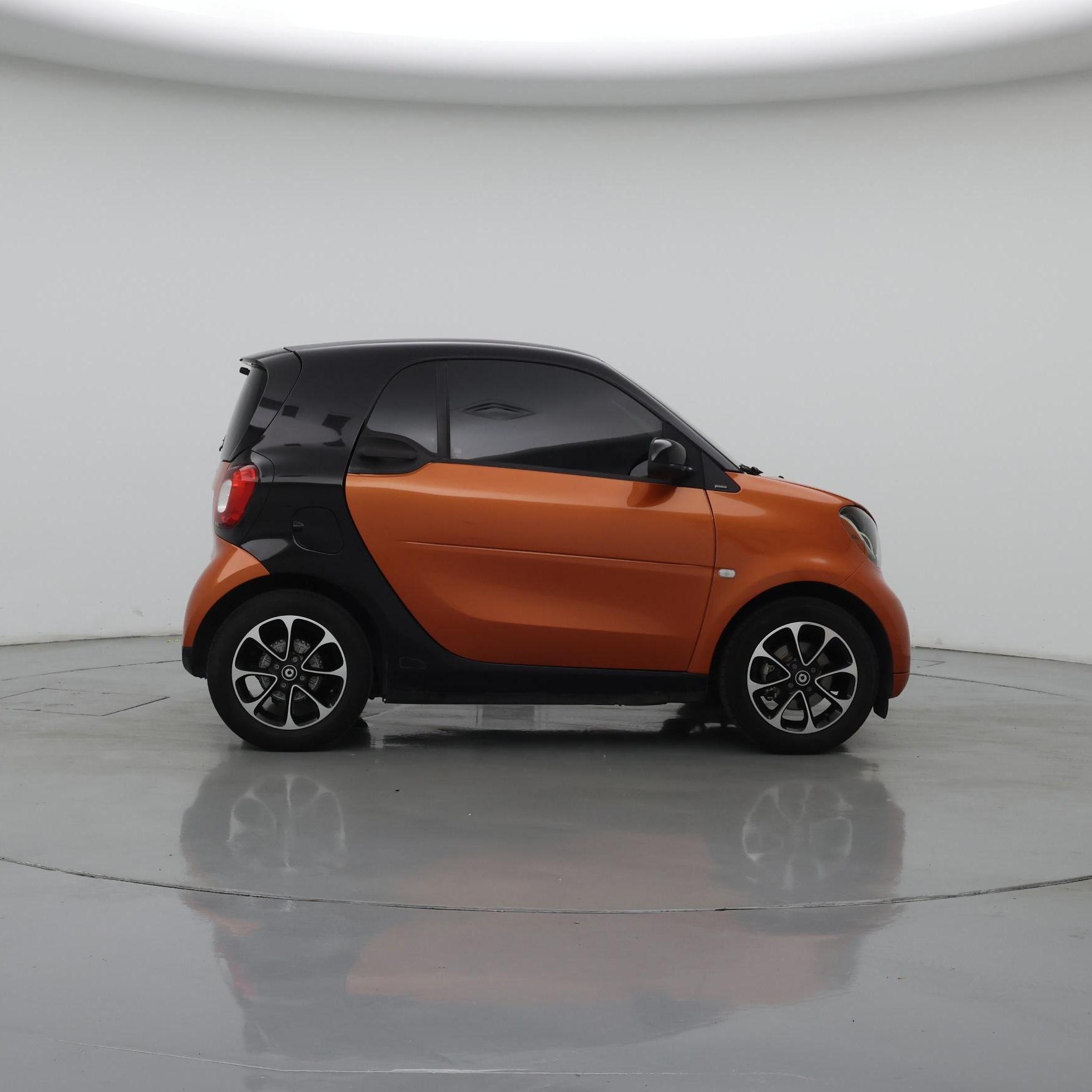 Thumbnail: 2016 smart fortwo - 7