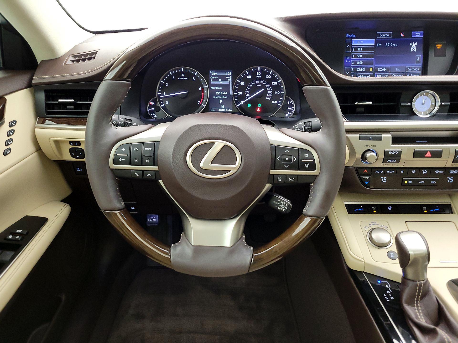Thumbnail: 2016 Lexus ES - 10