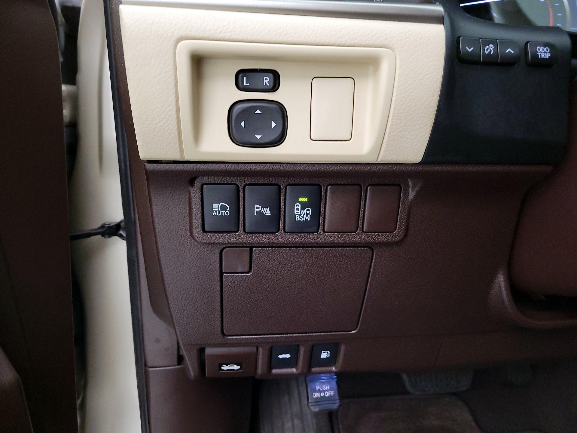 Thumbnail: 2016 Lexus ES - 13