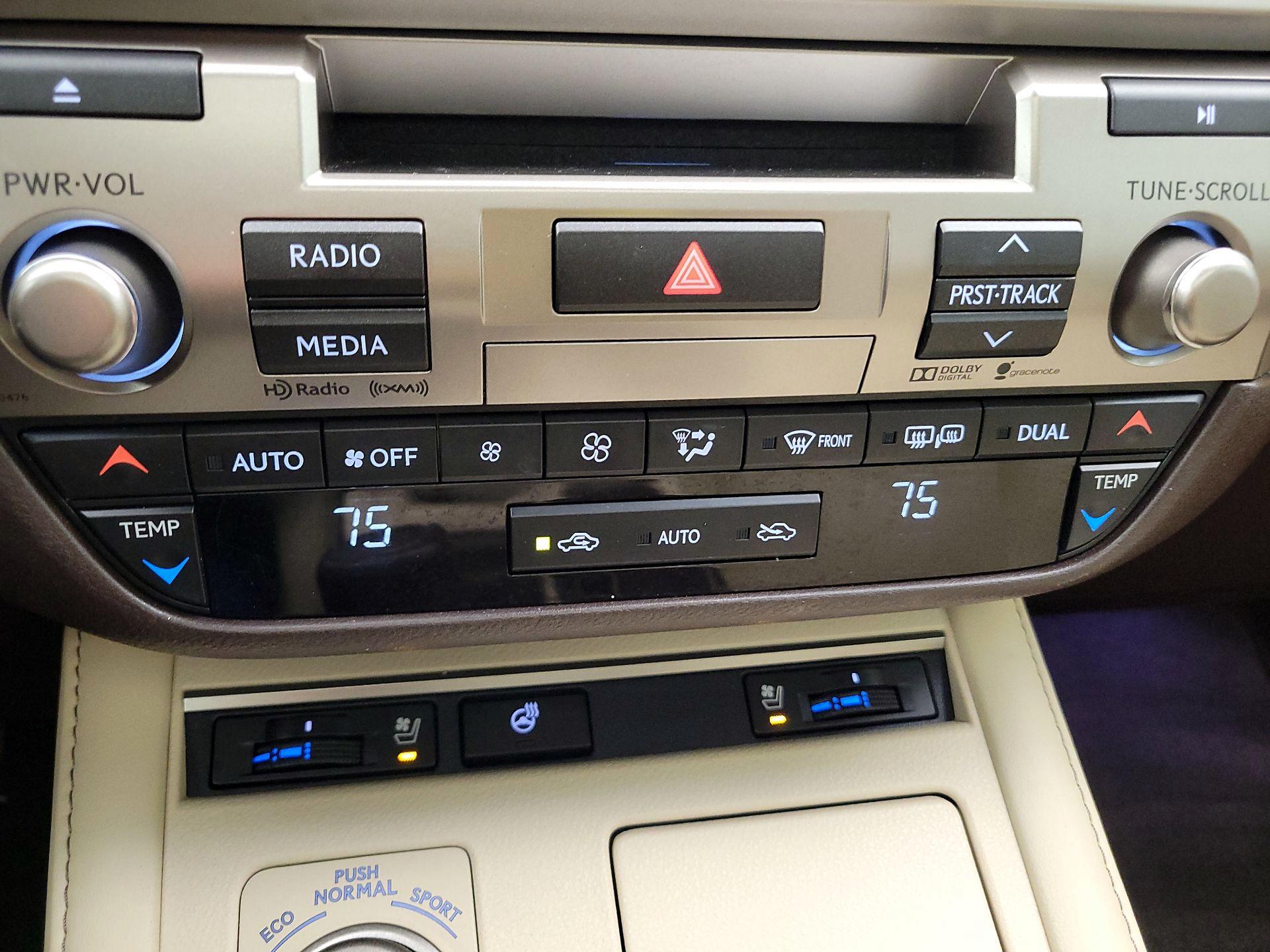 Thumbnail: 2016 Lexus ES - 16