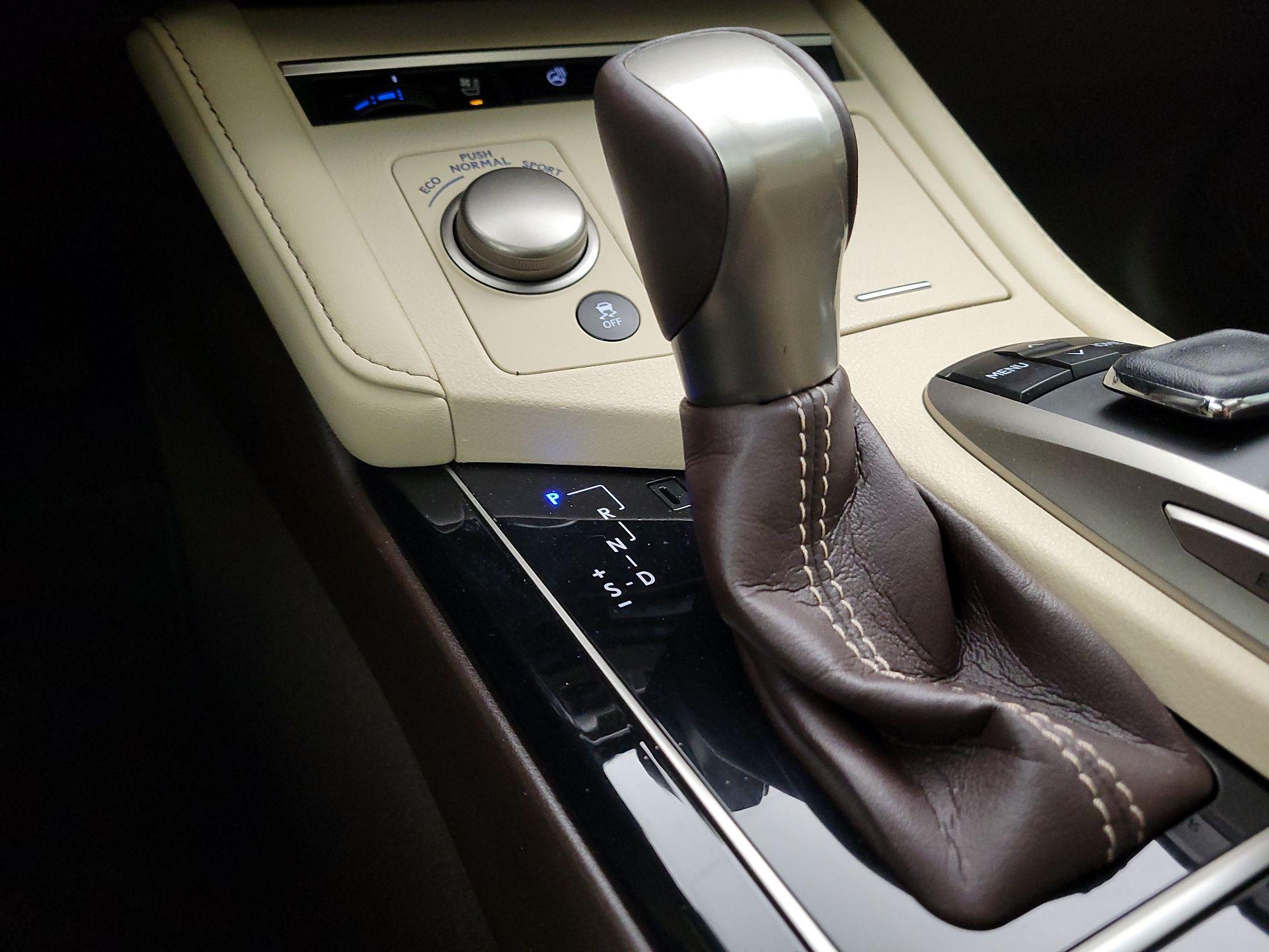 Thumbnail: 2016 Lexus ES - 17