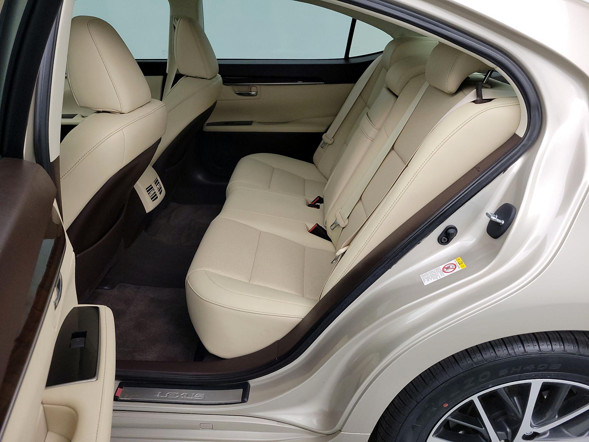 Thumbnail: 2016 Lexus ES - 20