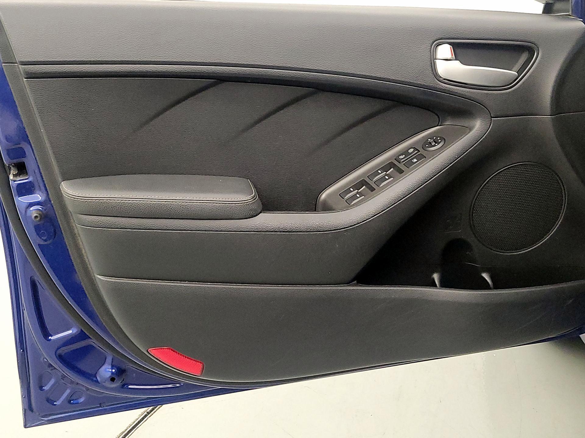 Thumbnail: 2017 Kia Forte - 12
