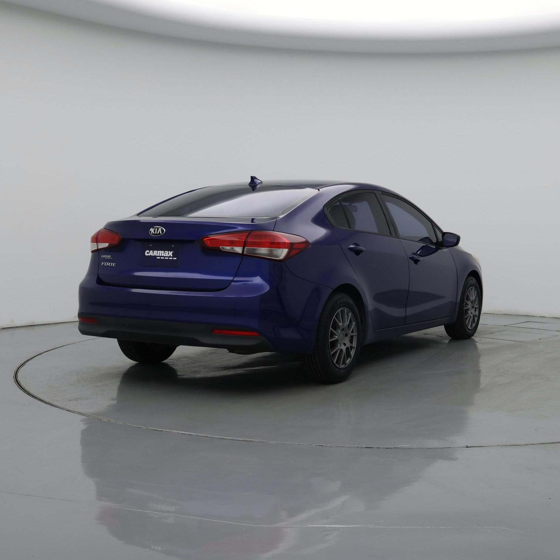 Thumbnail: 2017 Kia Forte - 8