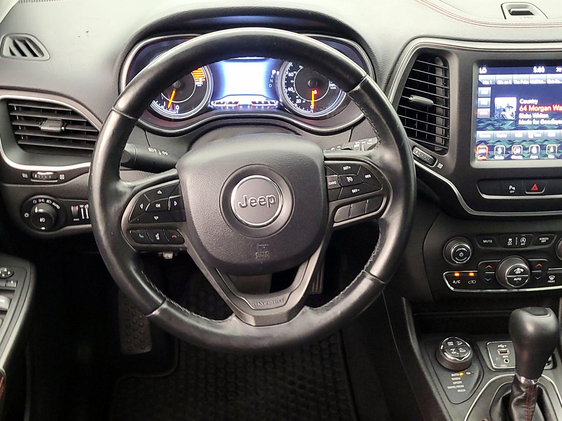 Thumbnail: 2019 Jeep Cherokee - 10