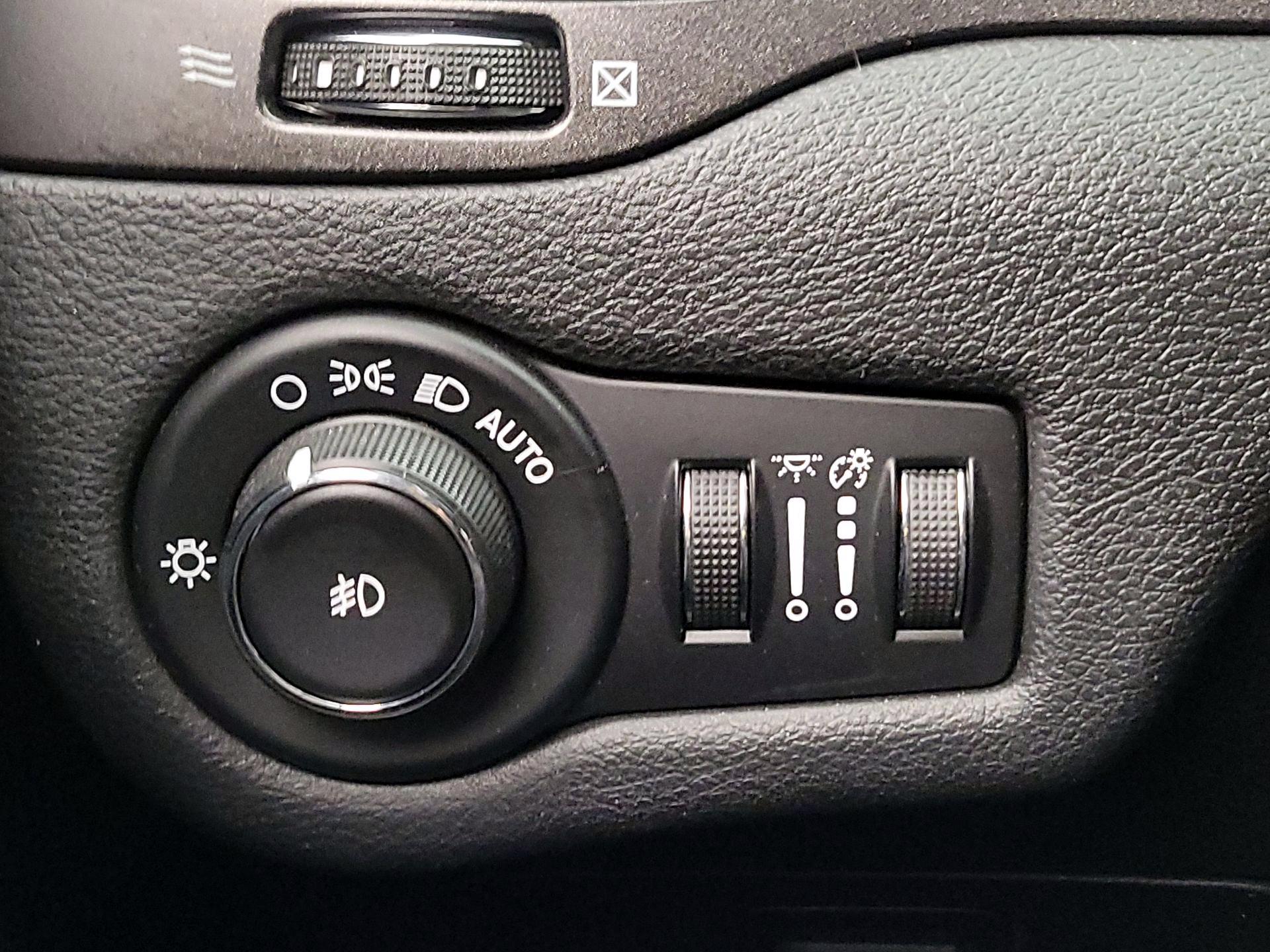 Thumbnail: 2019 Jeep Cherokee - 13