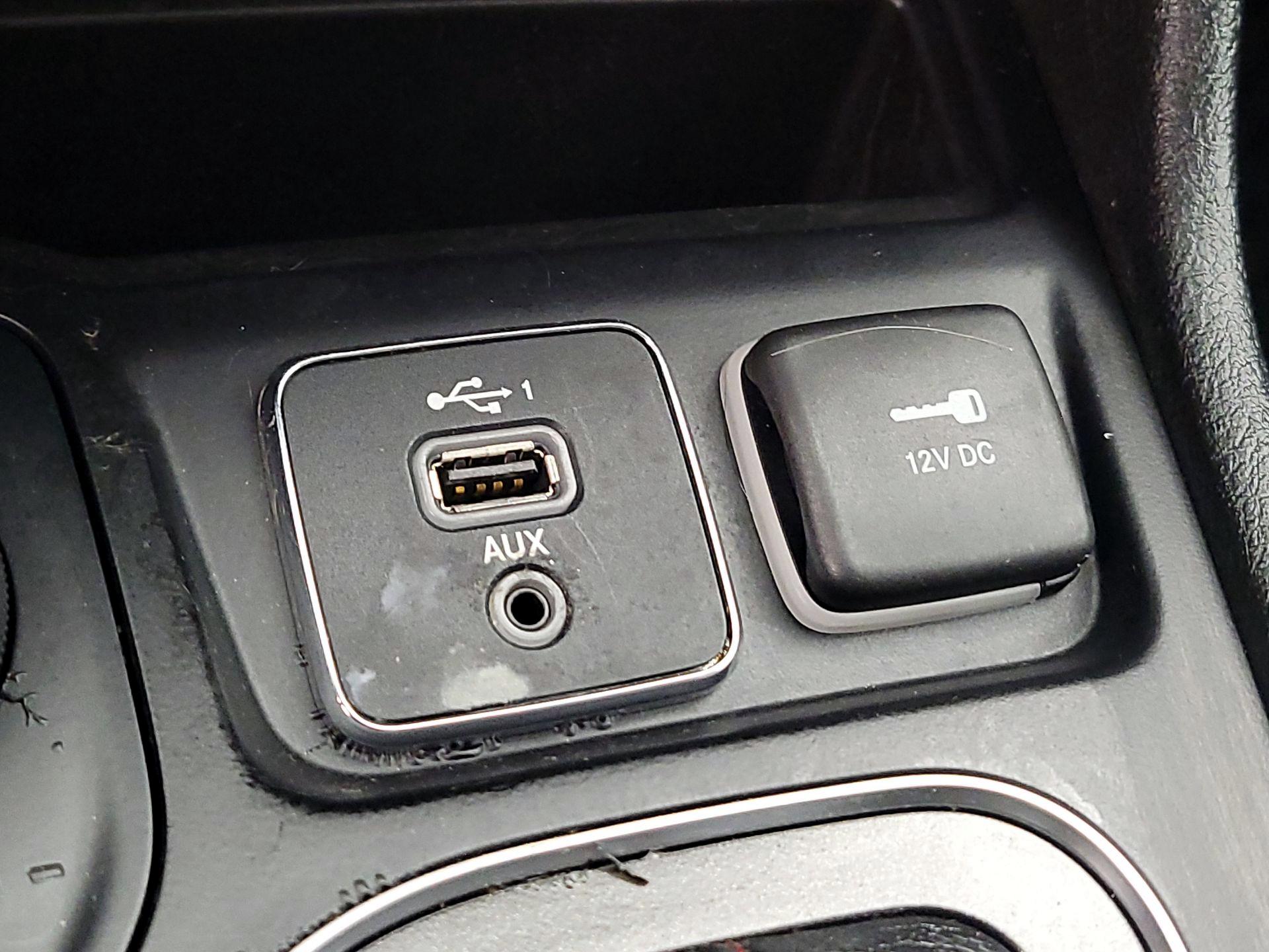 Thumbnail: 2019 Jeep Cherokee - 19