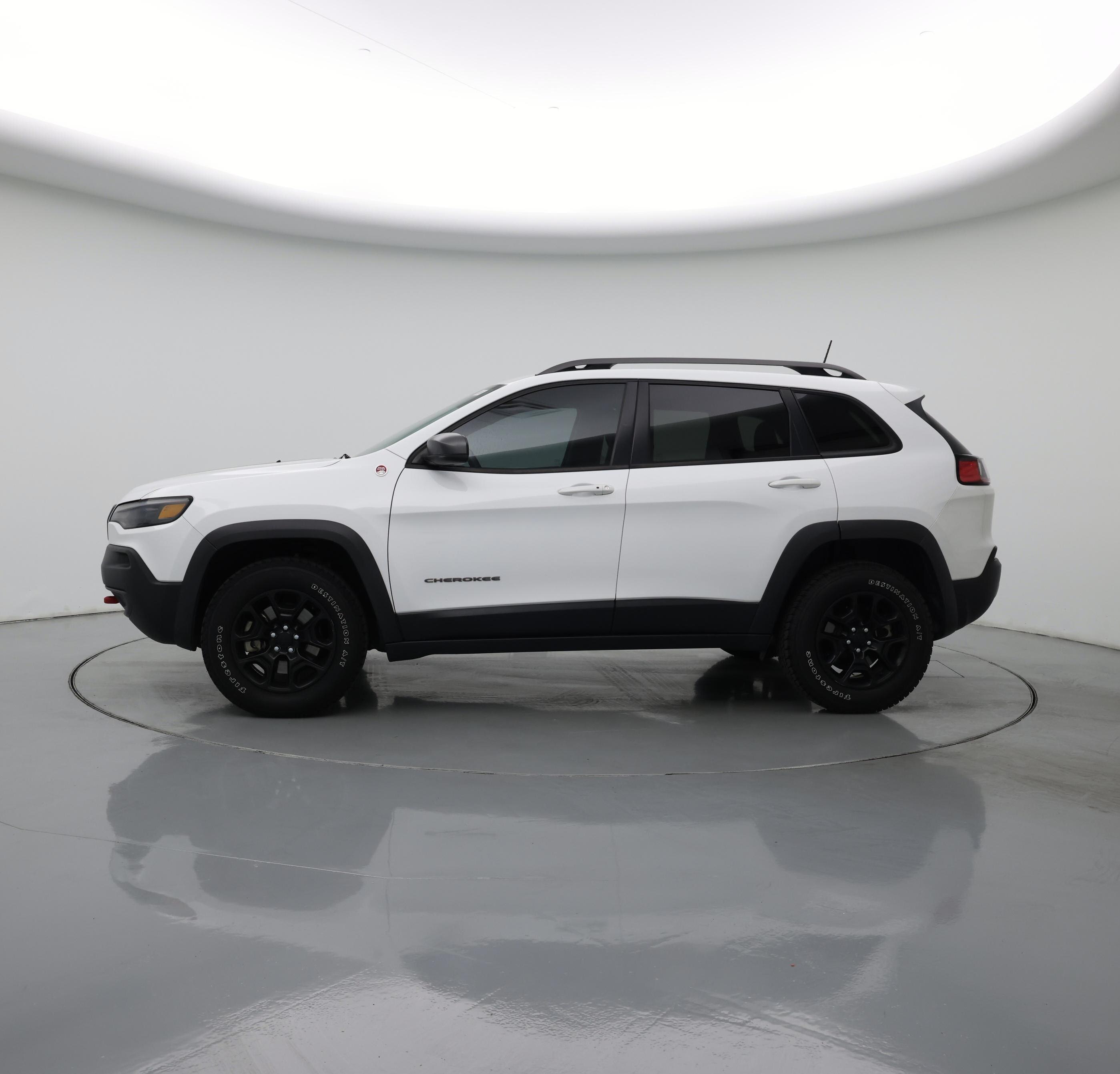 Thumbnail: 2019 Jeep Cherokee - 3