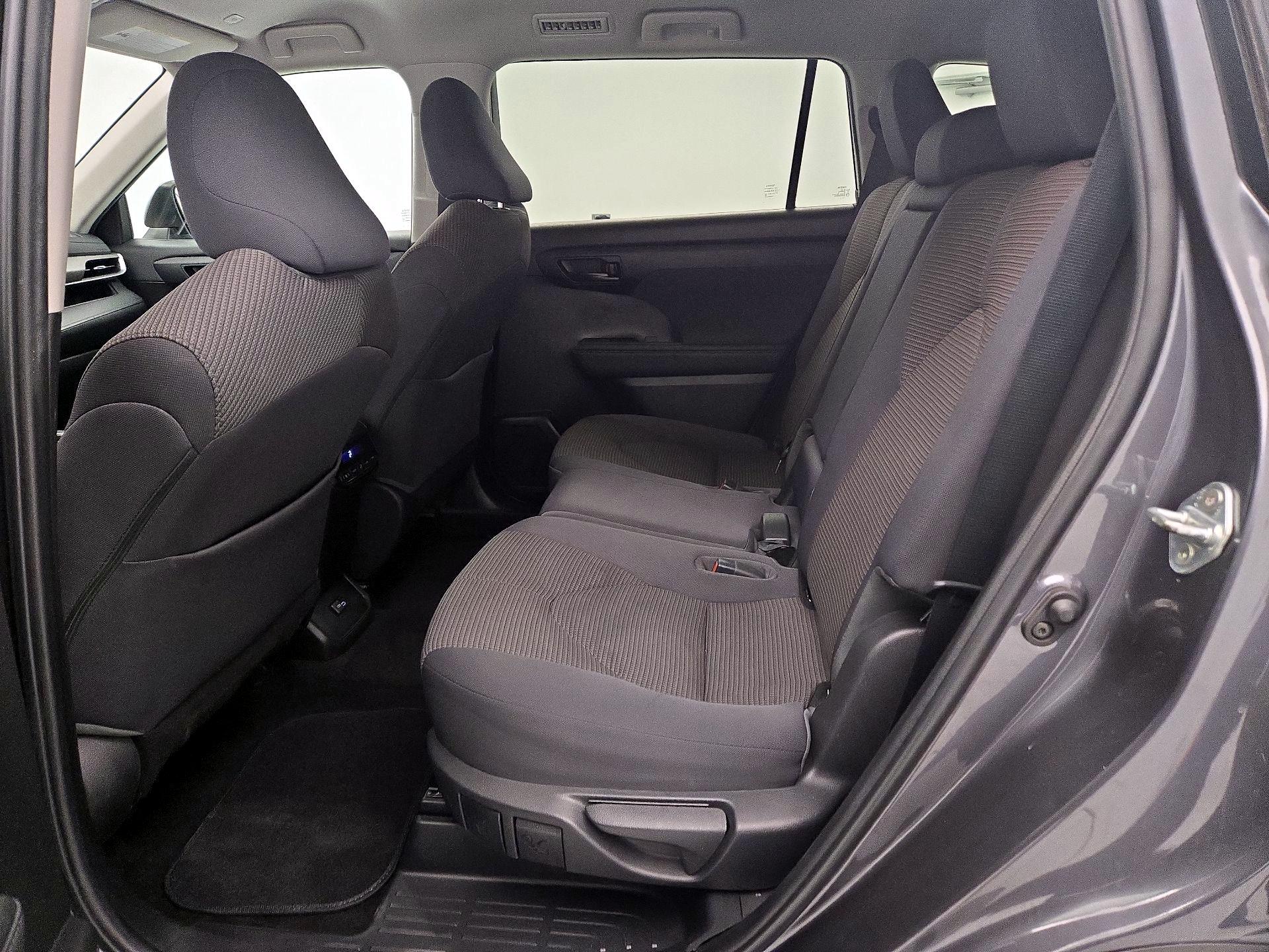 Thumbnail: 2023 Toyota Highlander - 17